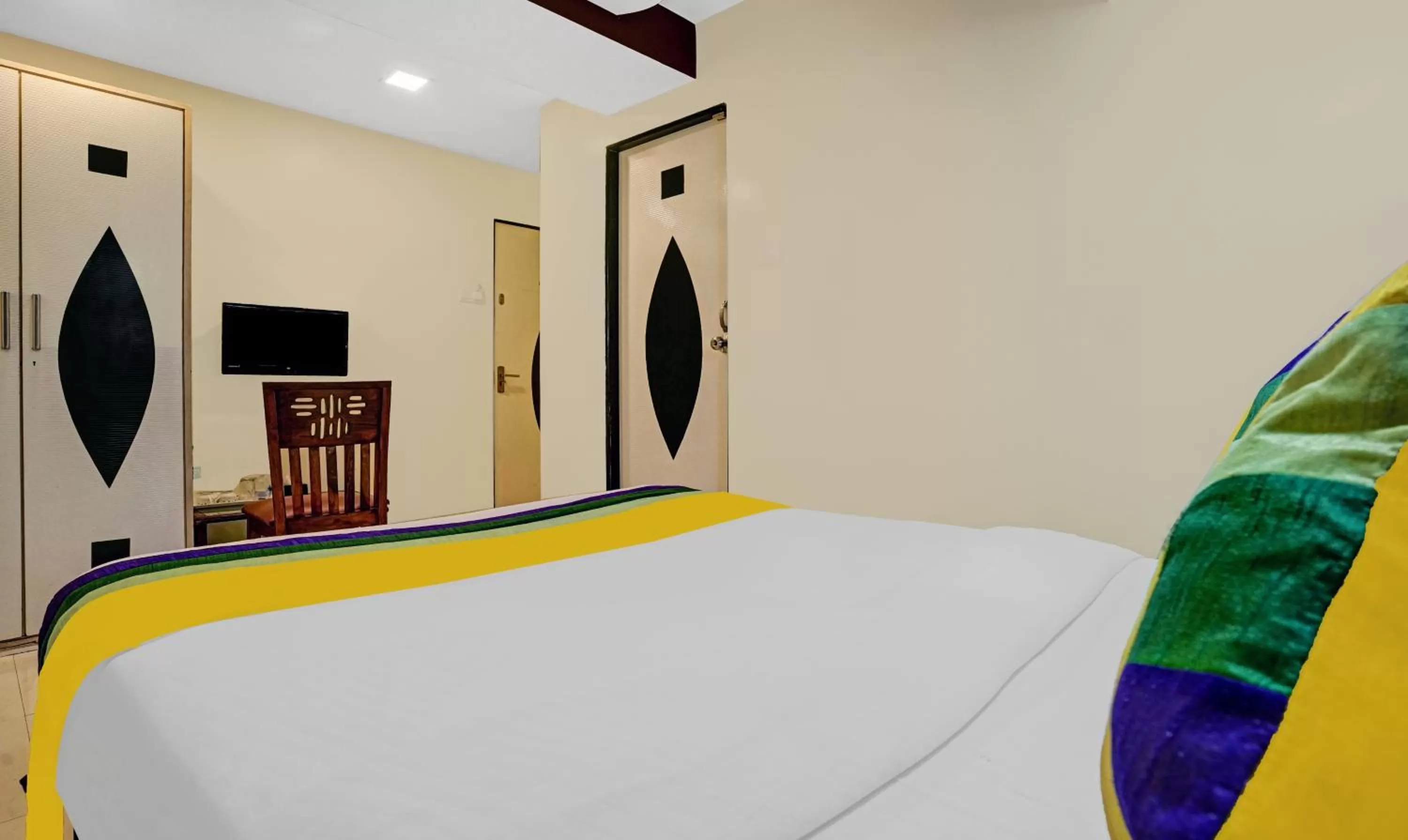 Bed in Itsy By Treebo - Amber Corp Inn, NESCO