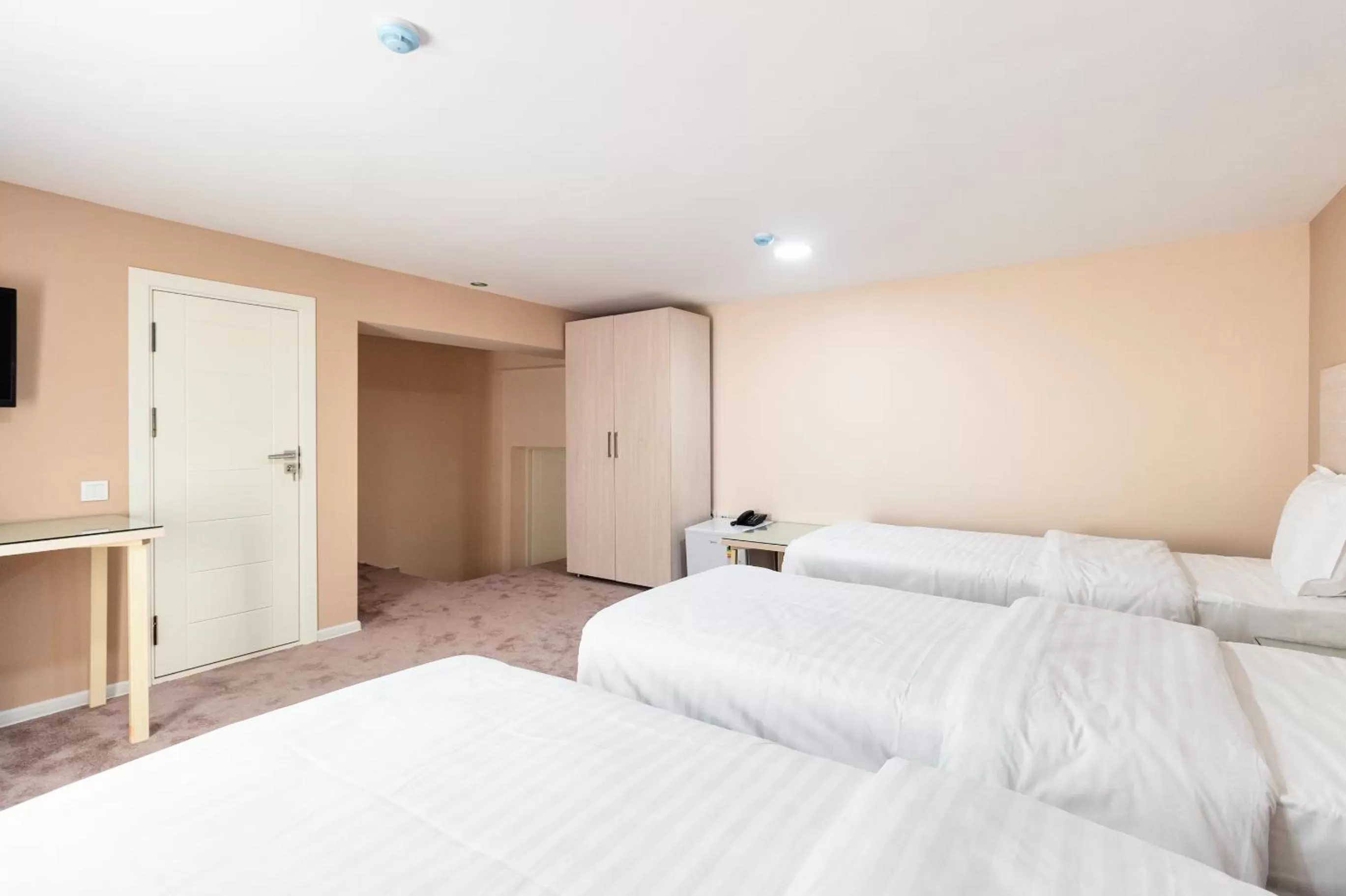 Photo of the whole room, Bed in Musafir Hotel