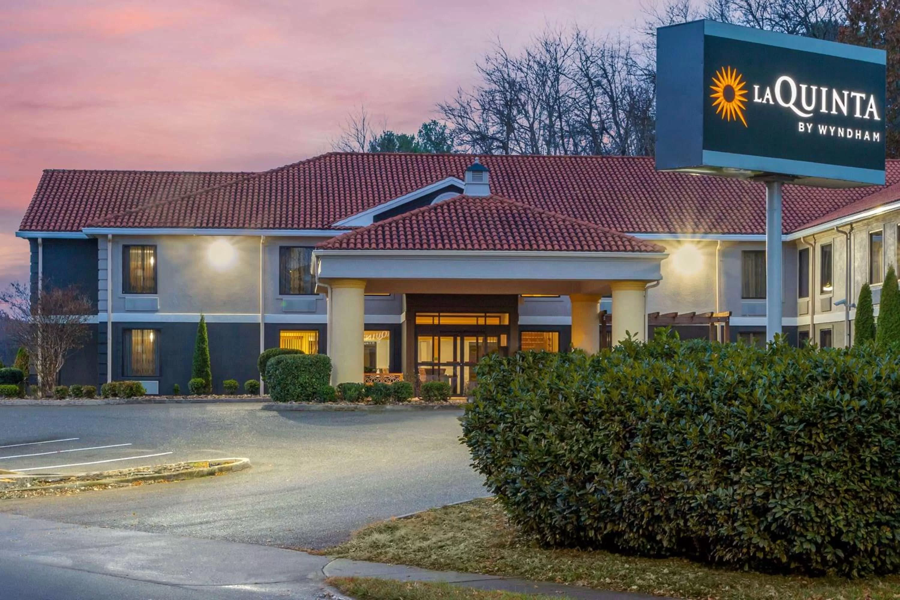 Property building in La Quinta Inn by Wyndham Radford