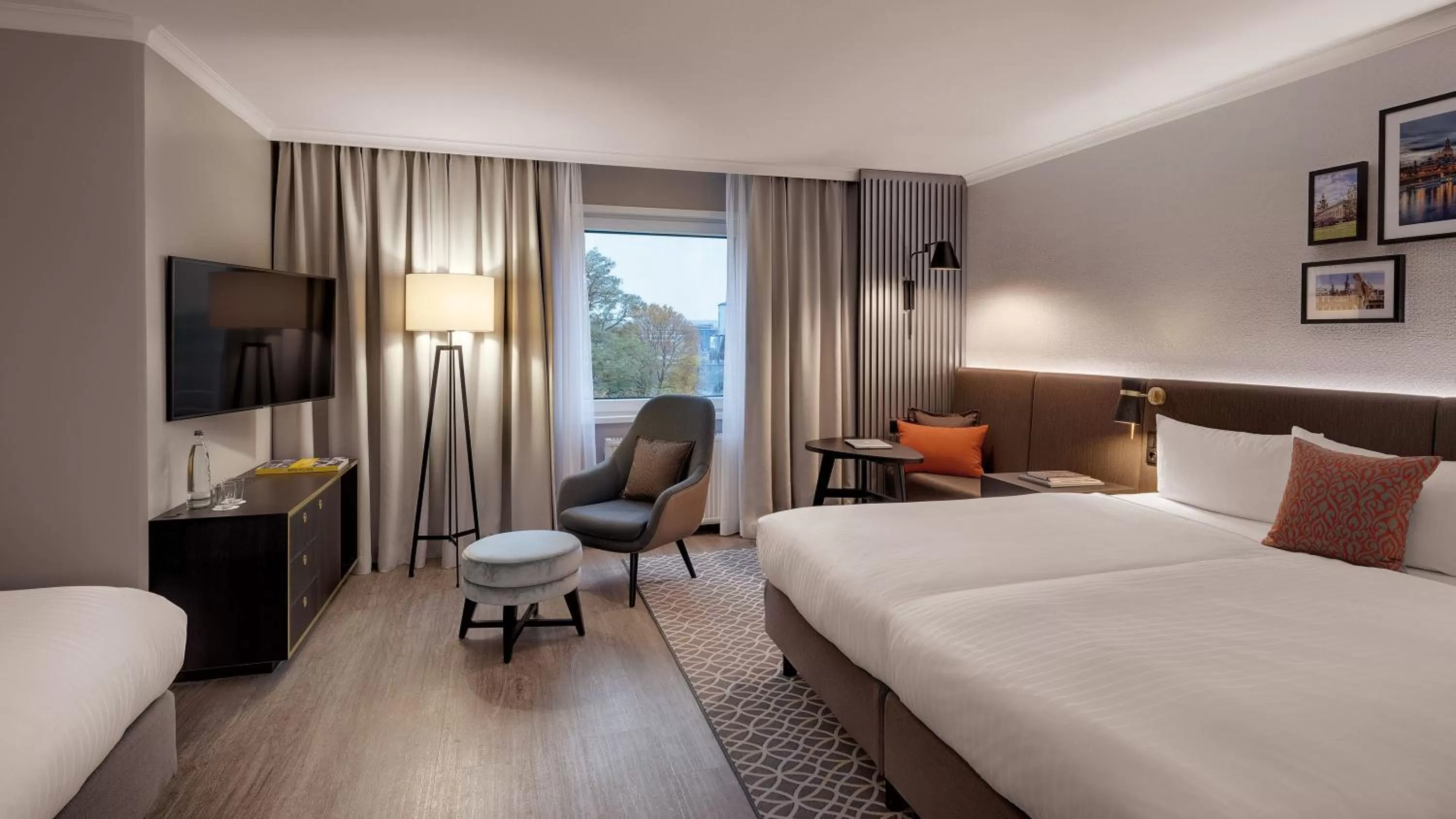 View (from property/room), Bed in Bilderberg Bellevue Hotel Dresden