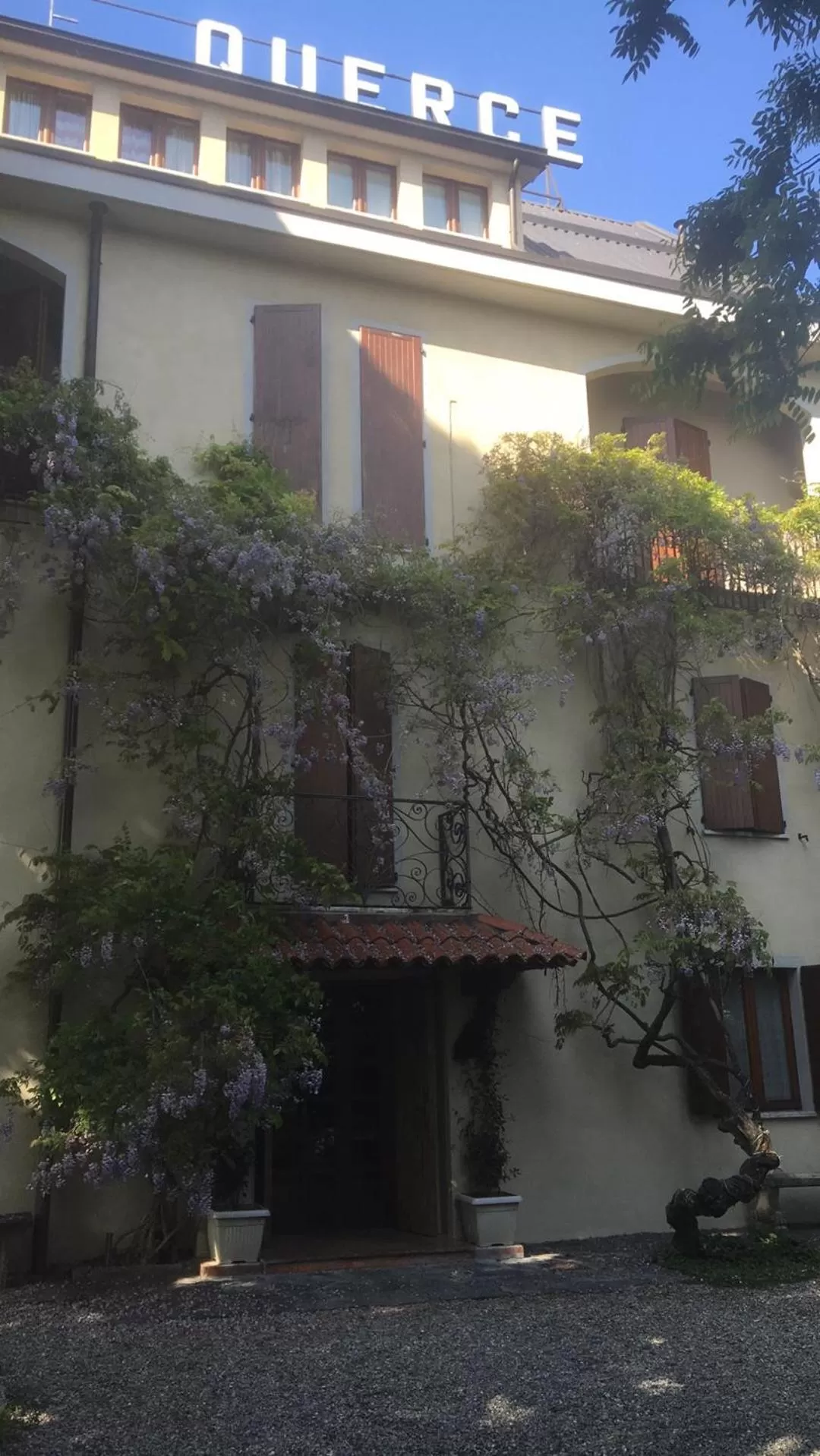 Facade/entrance in Le Querce Hotel