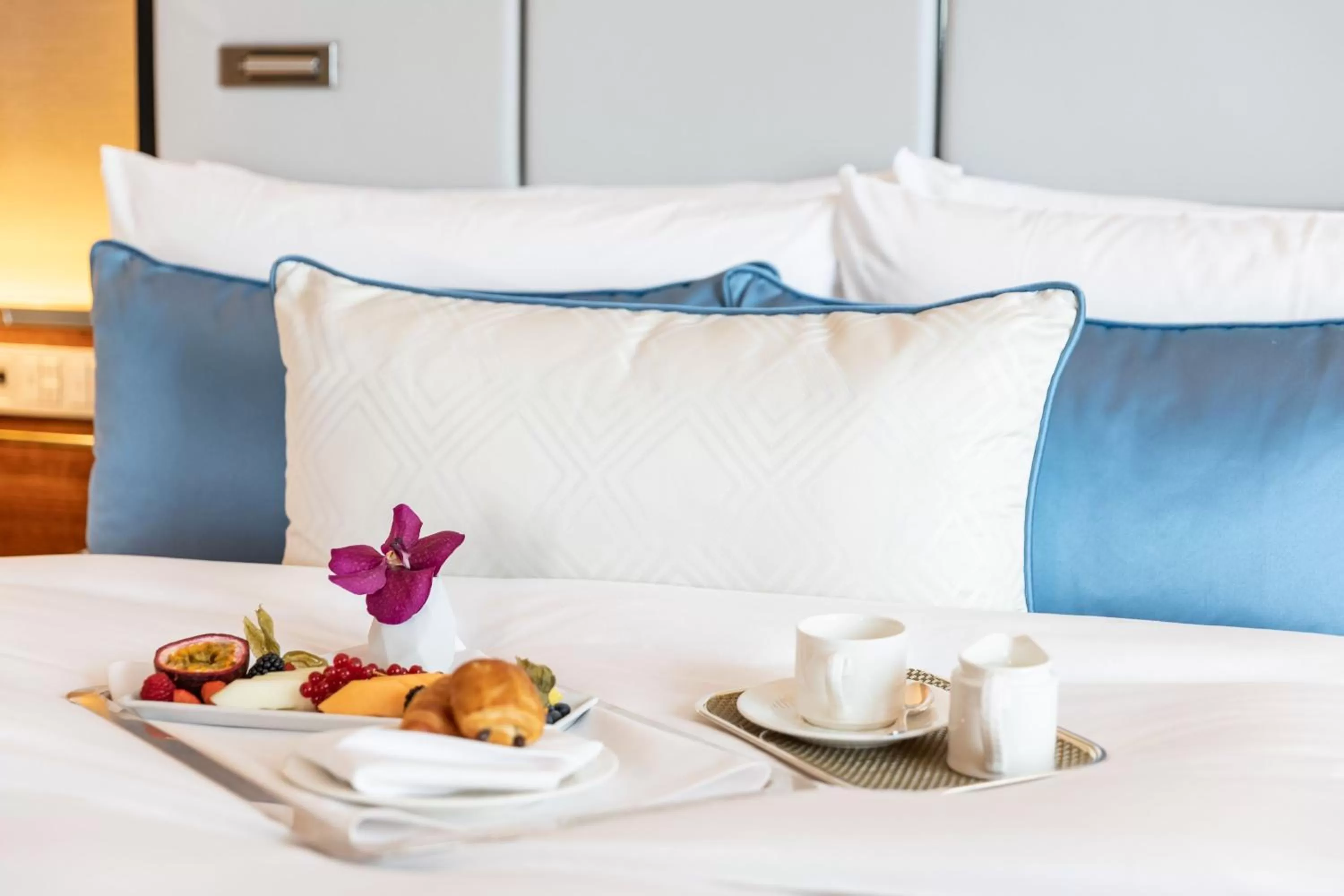 Other, Bed in The Ritz-Carlton, Berlin