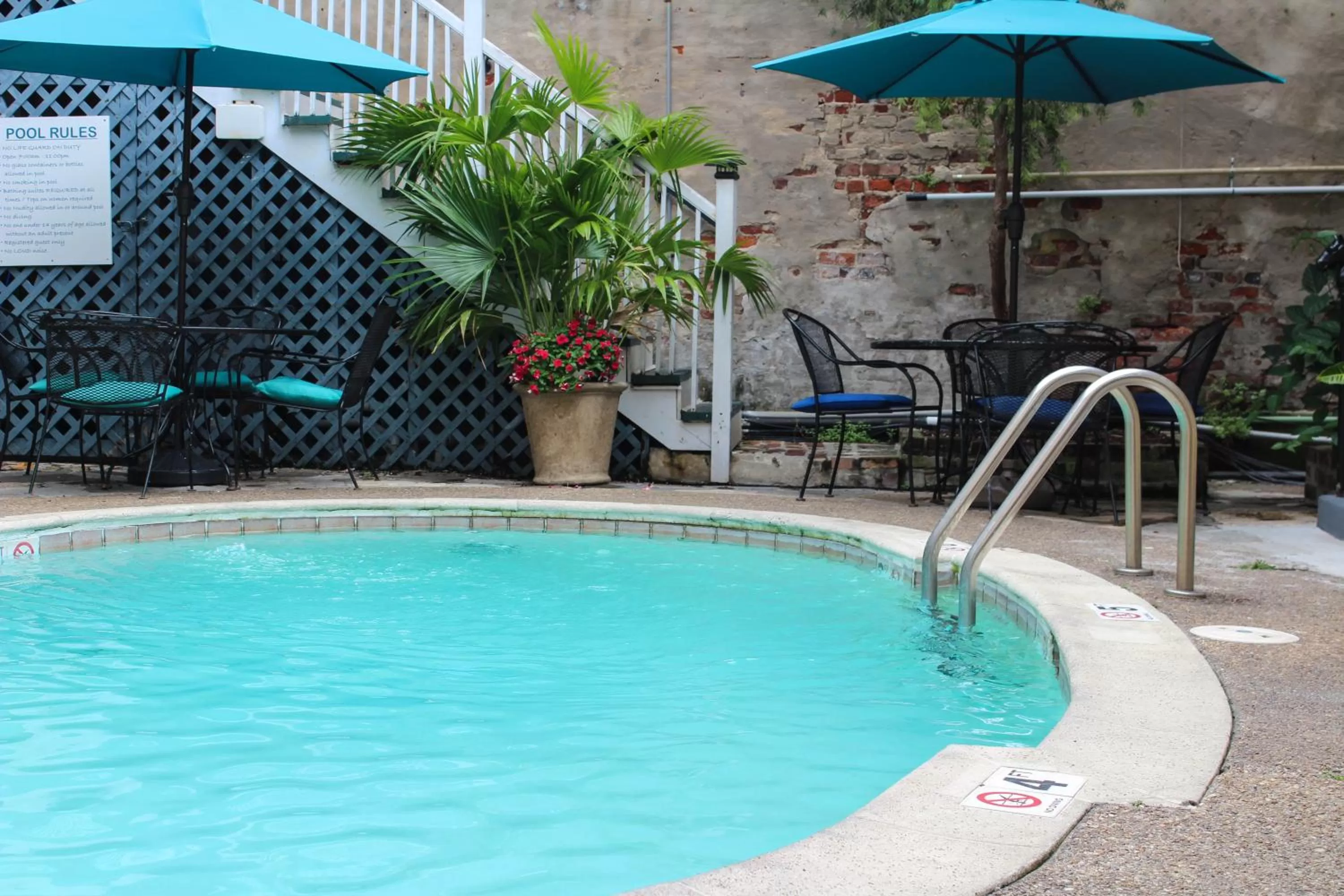 Swimming pool in Hotel St. Pierre French Quarter