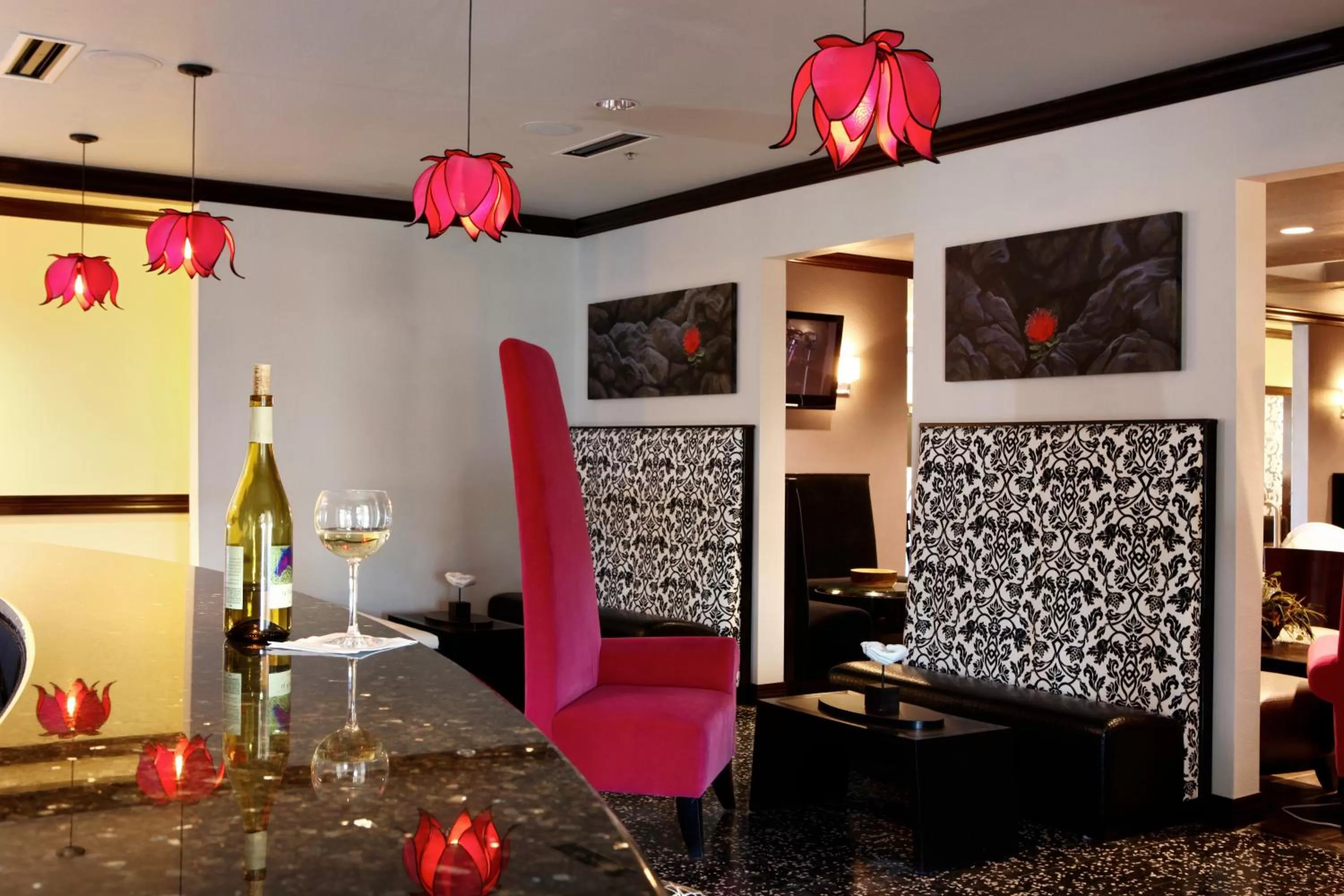 Lounge or bar in Hawthorn Suites by Wyndham Lubbock