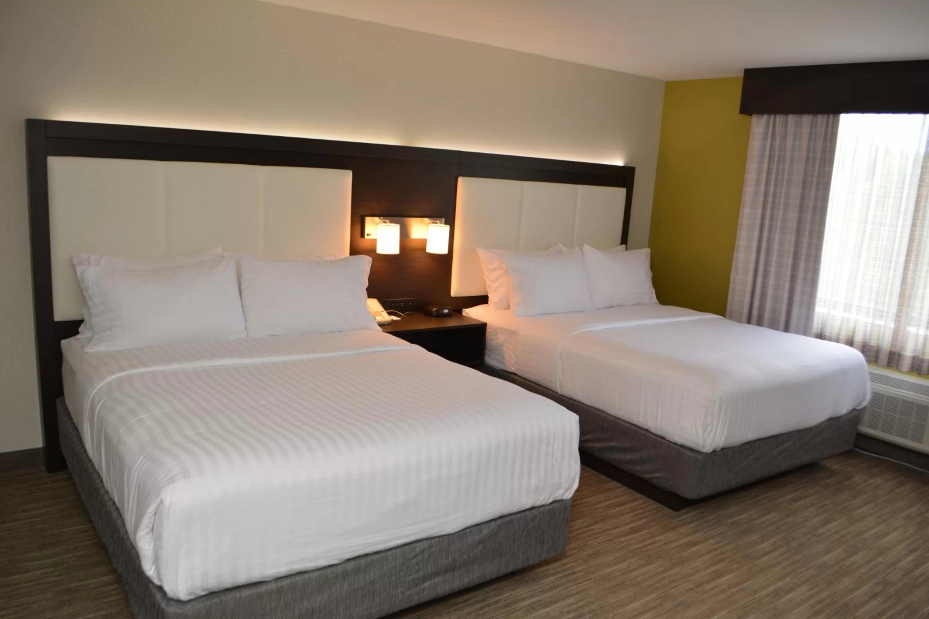 Photo of the whole room, Bed in Holiday Inn Express & Suites Waterville - North by IHG