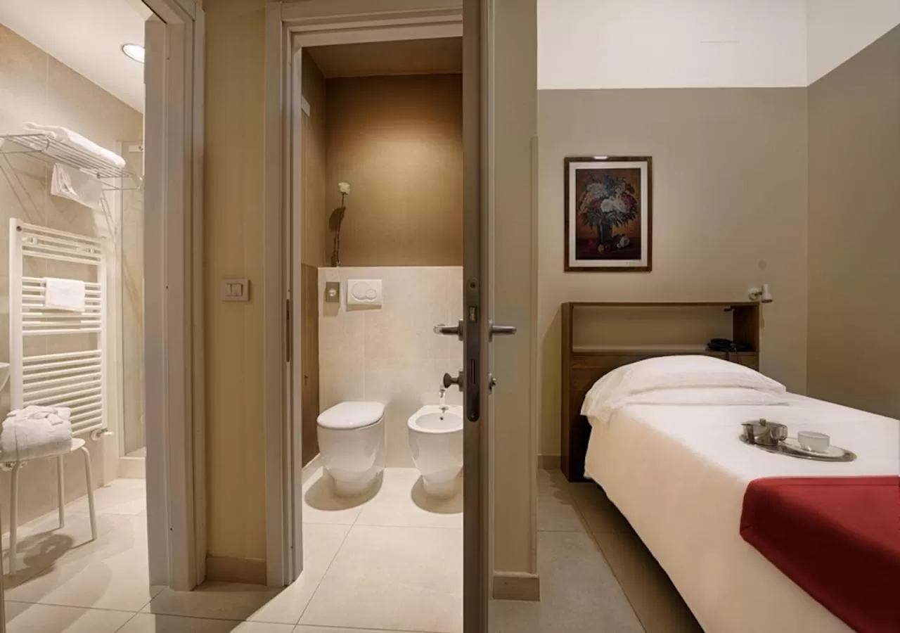 Bathroom, Bed in Hotel Italia e Lido Rapallo