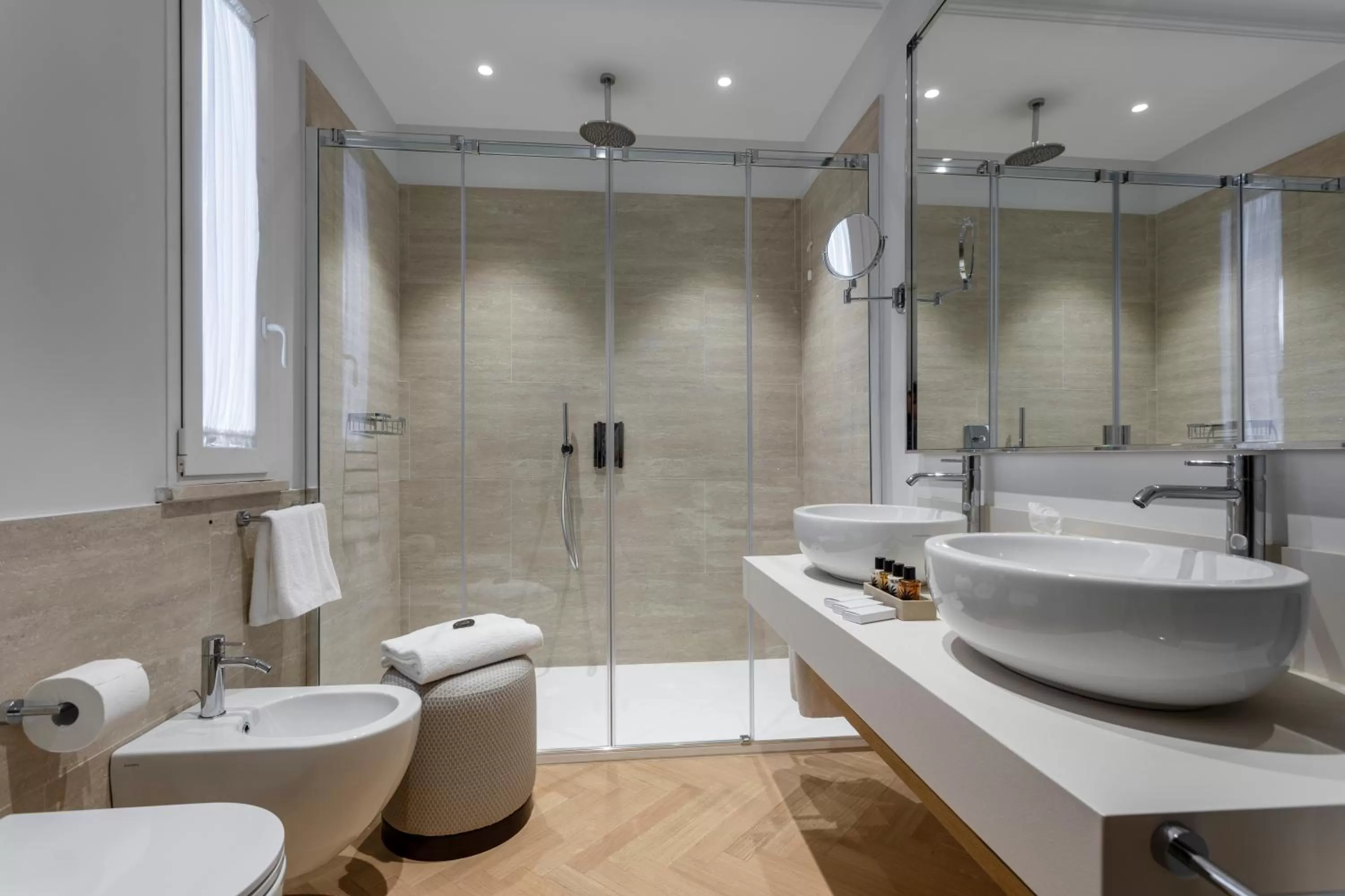 Shower in Porto Romano - The Marina Resort