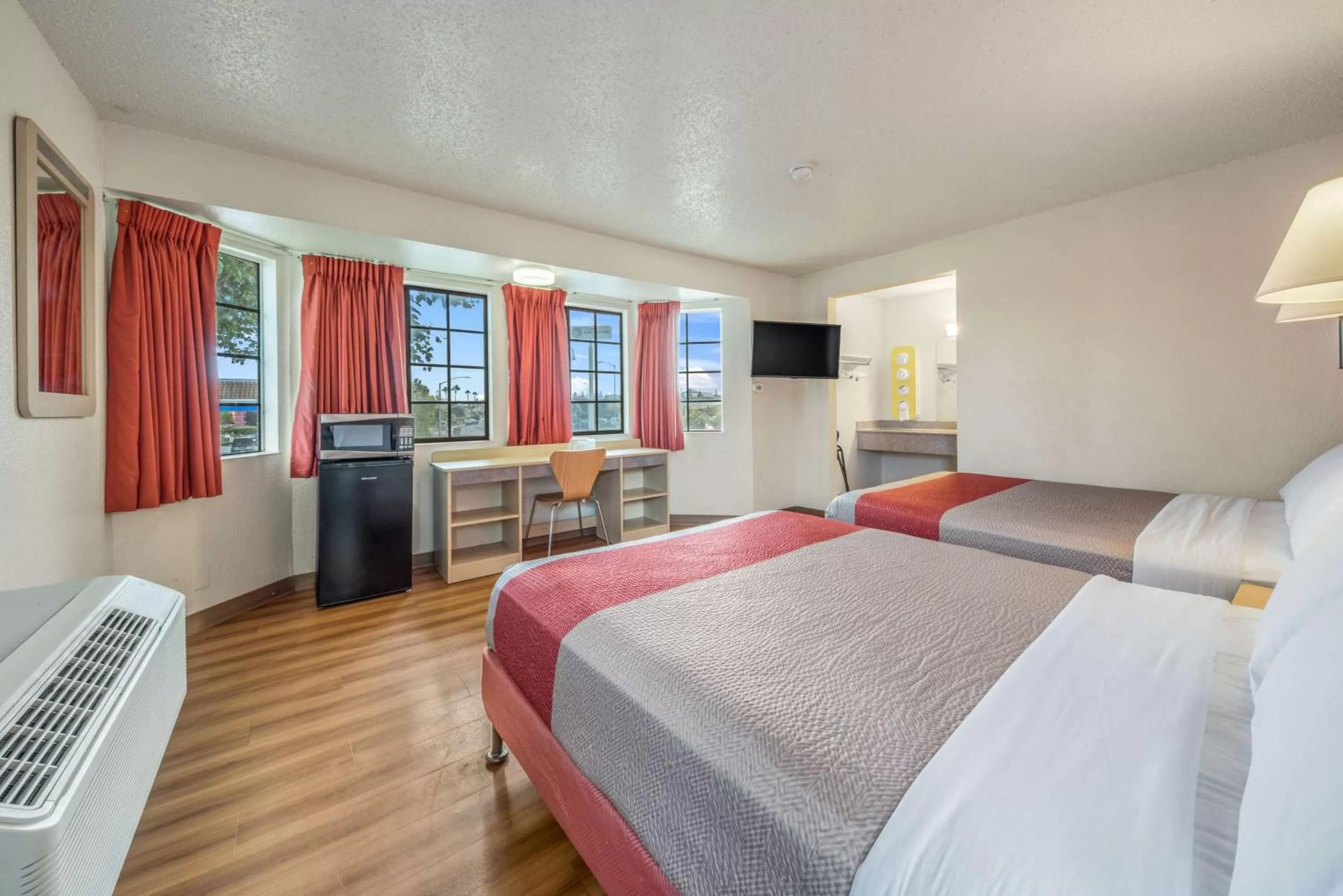 Bedroom, Bed in Motel 6-Fairfield, CA - North