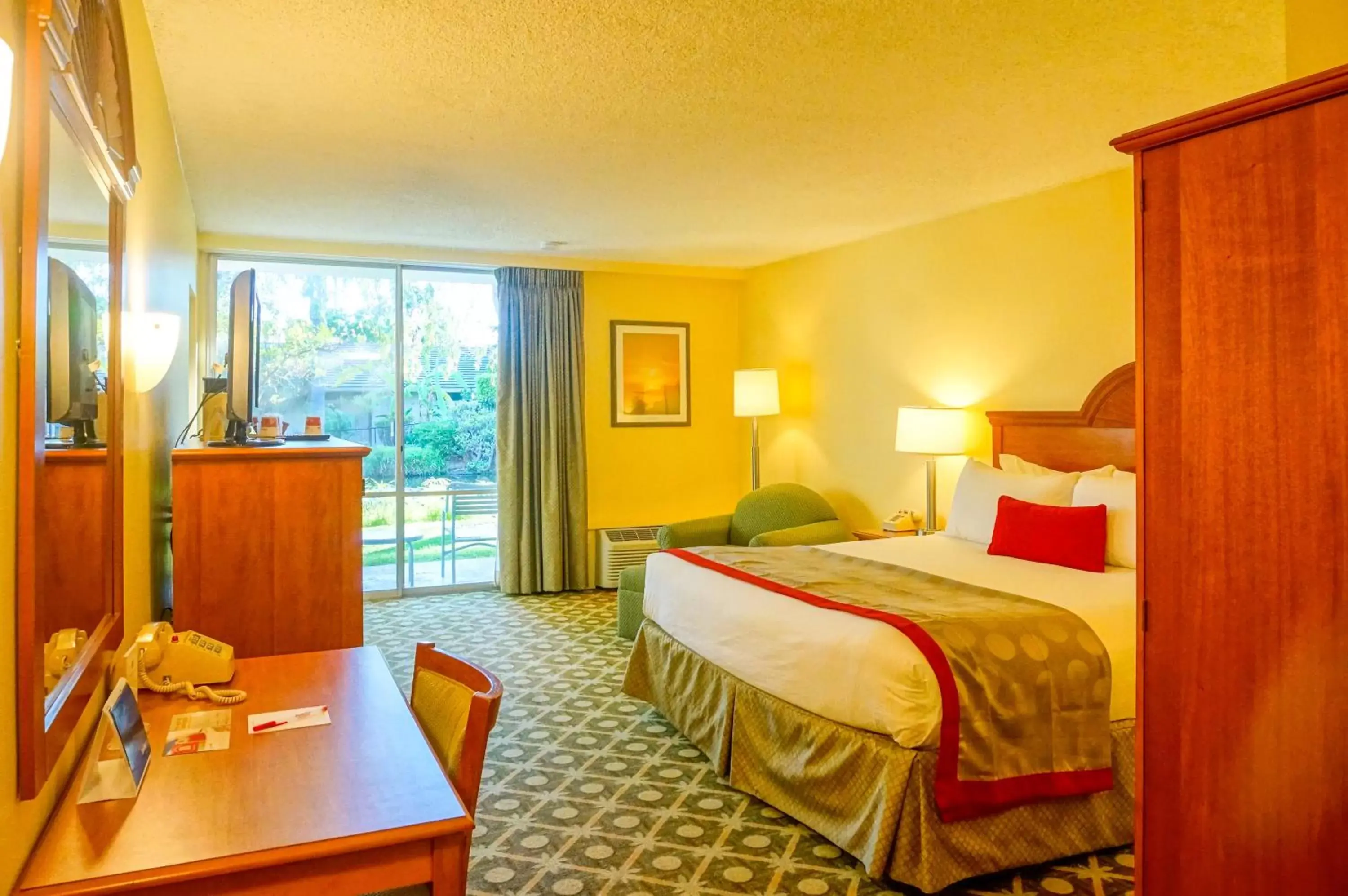 Superior King Room with Garden View - Non-Smoking in Ramada by Wyndham Santa Barbara Superior King Room with Garden View - Non-Smoking in Ramada by Wyndham Santa Barbara