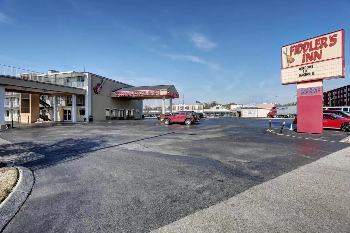 Property building in Fiddlers Inn Opryland