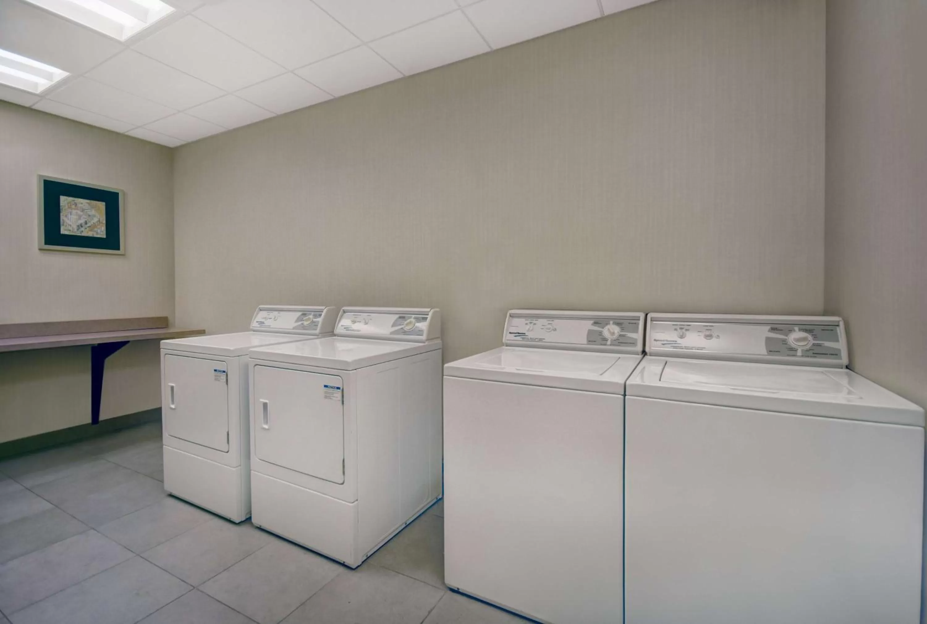 Property building in Hampton Inn and Suites Robbinsville