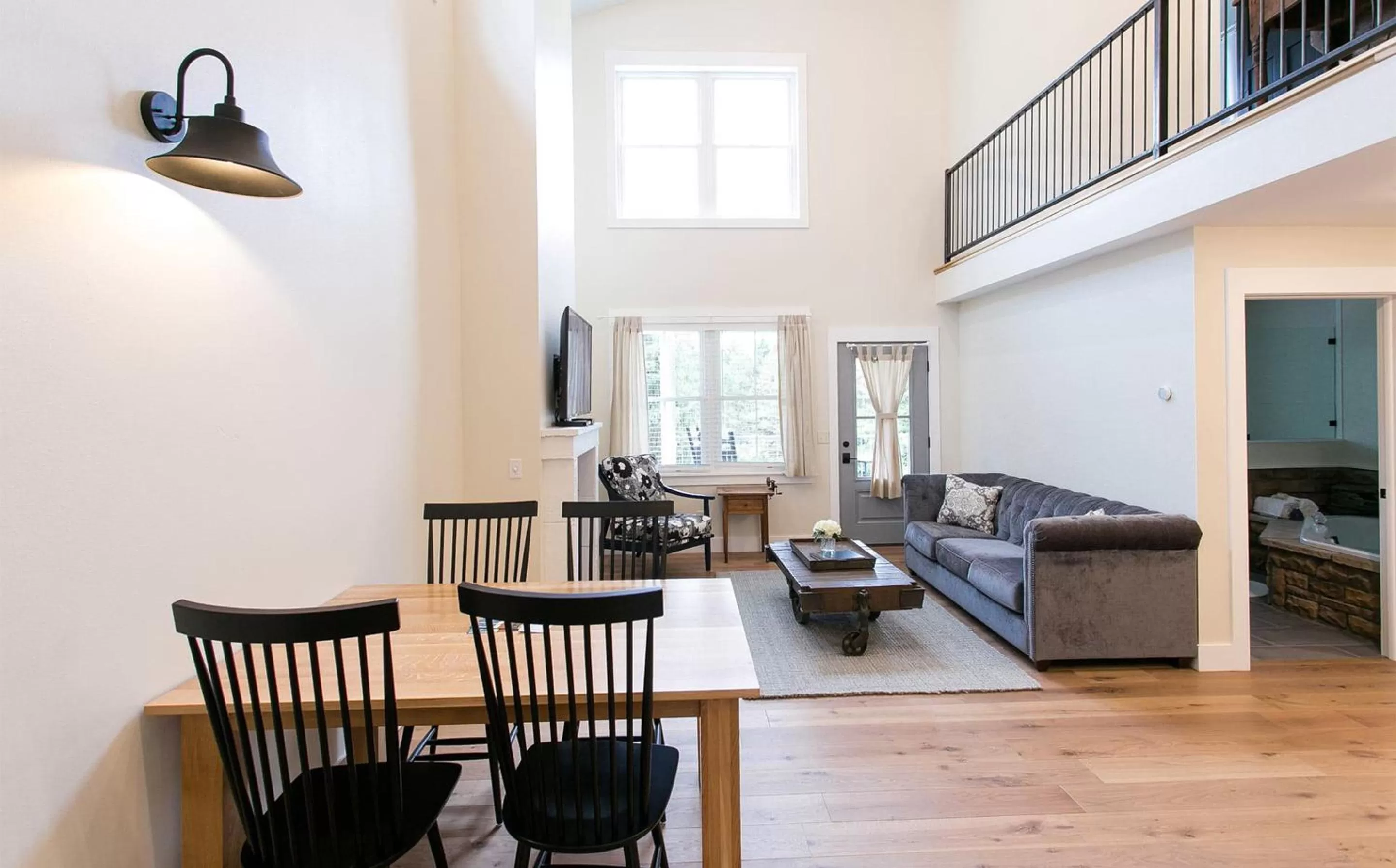 Living room, Seating Area in Farmhouse Suites by Amish Country Lodging