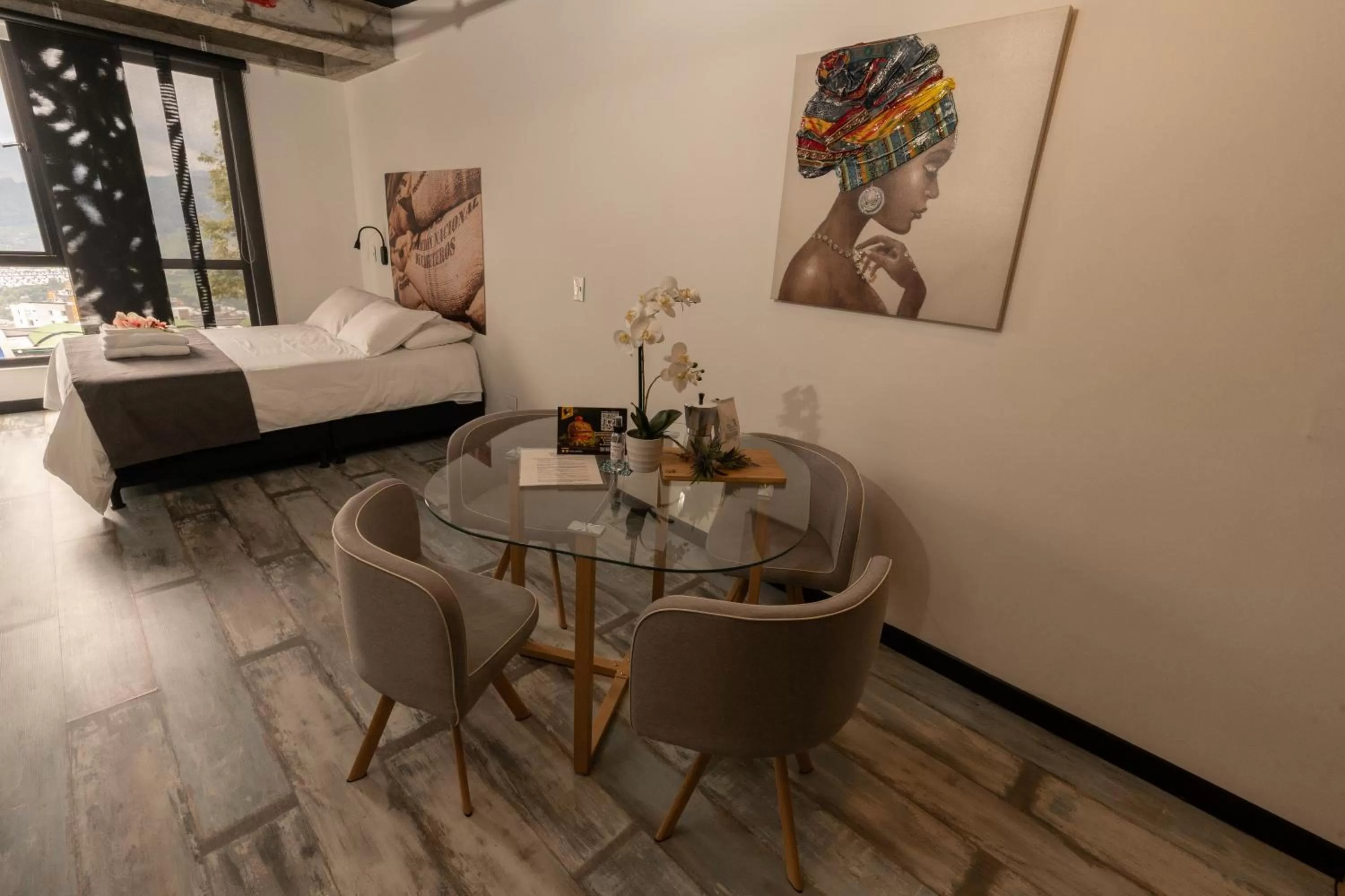 Photo of the whole room in The Coffee Club