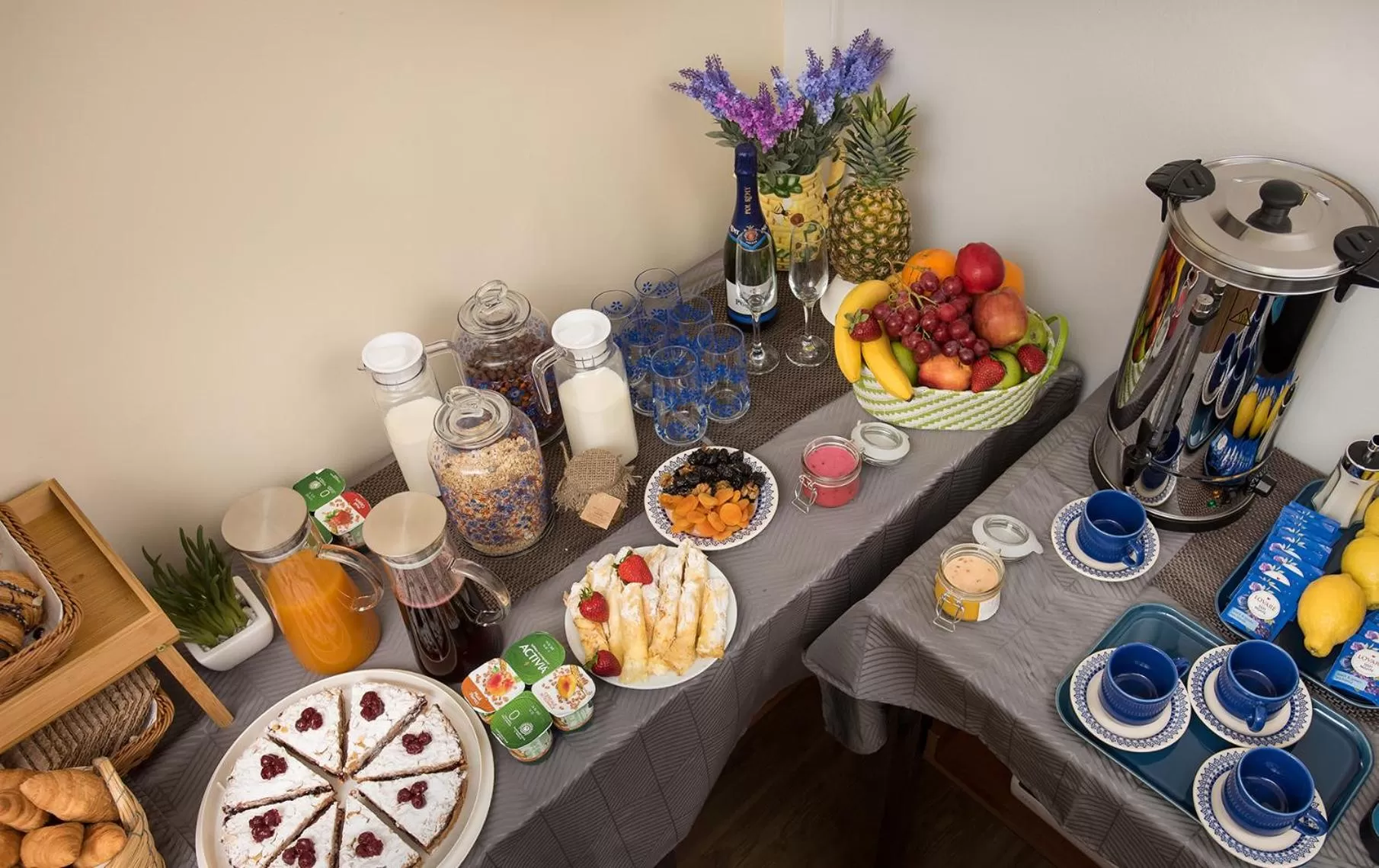 Breakfast in Art Hotel