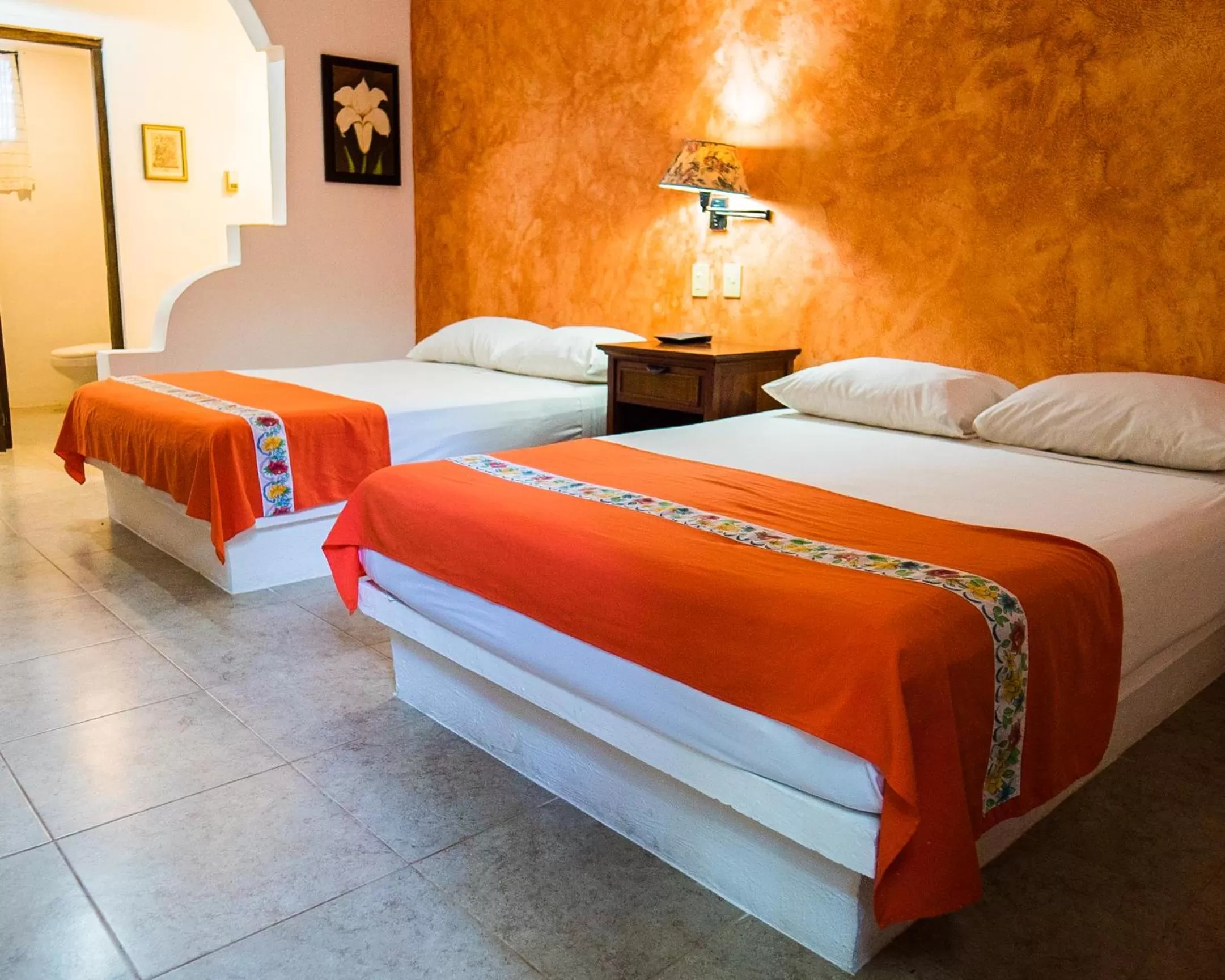 Toilet, Bed in Hotel Casa de las Flores