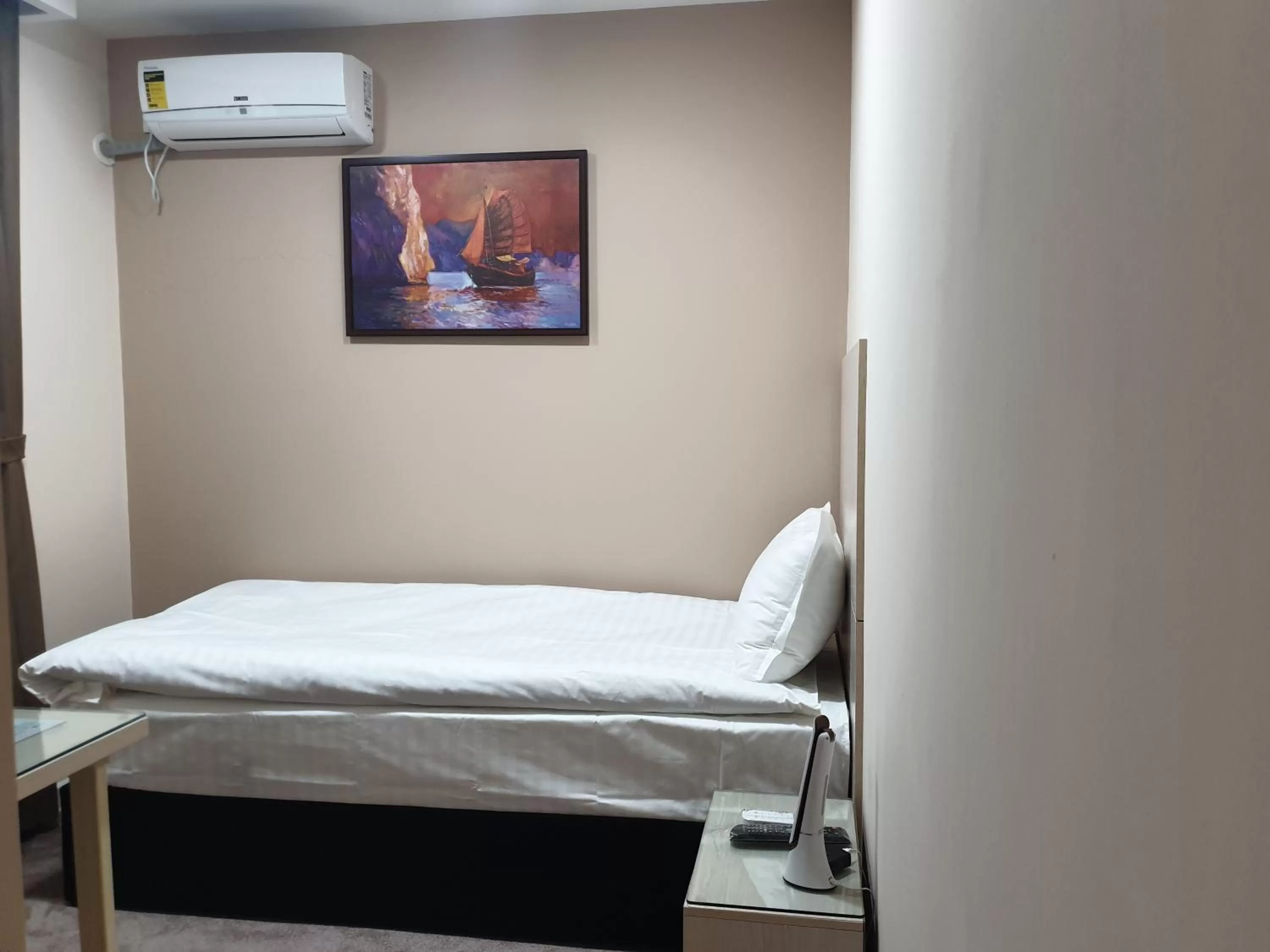 Bed in Musafir Hotel