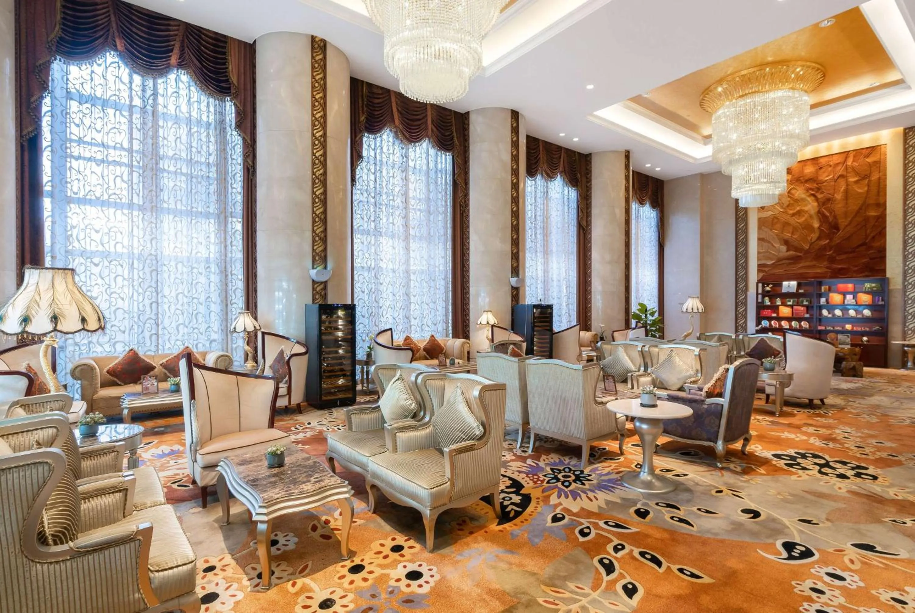 Lounge or bar in Howard Johnson Tropical Garden Plaza Kunming Chenggong