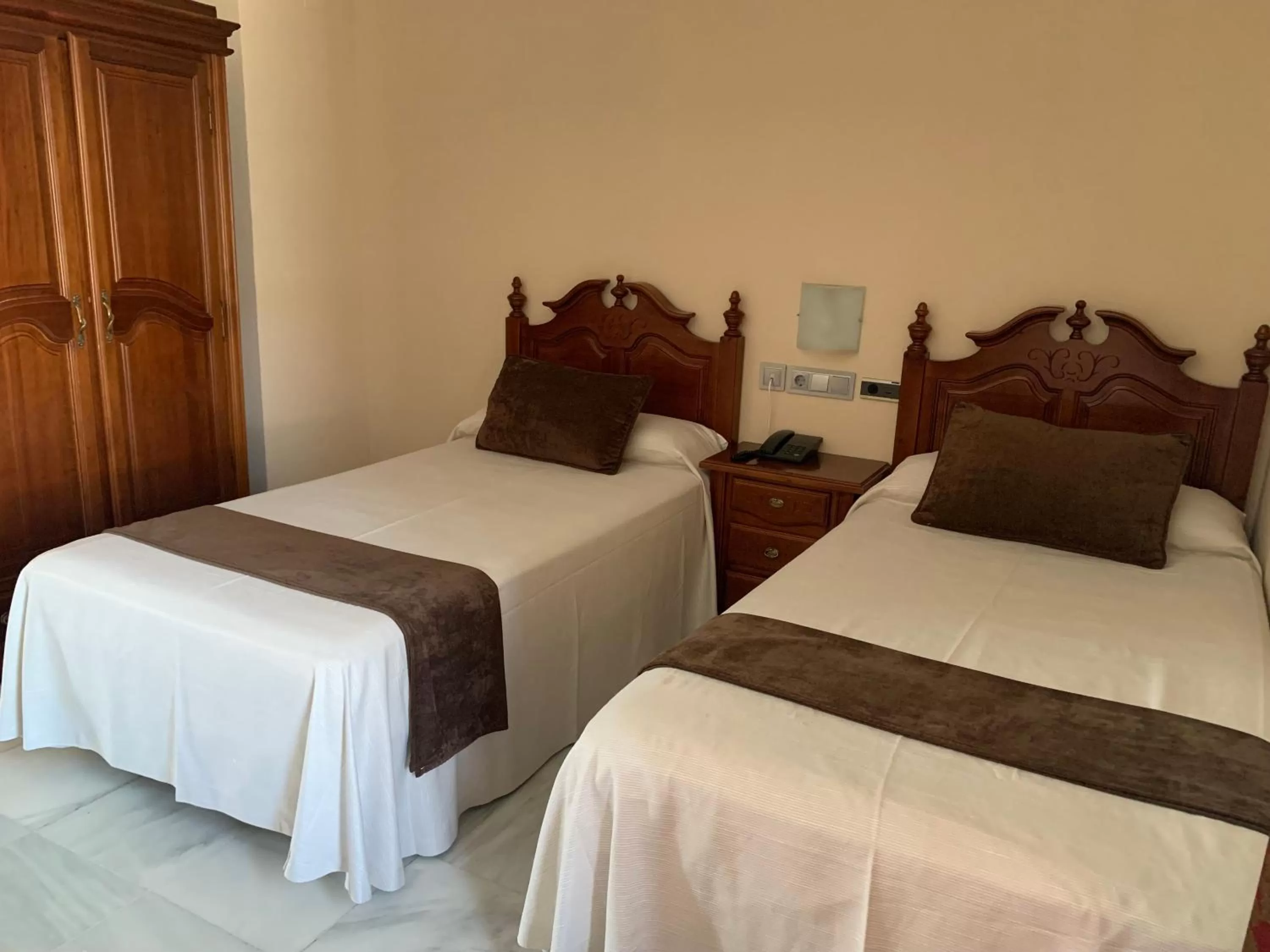 Photo of the whole room, Bed in Hotel Casa Museo de la Mezquita