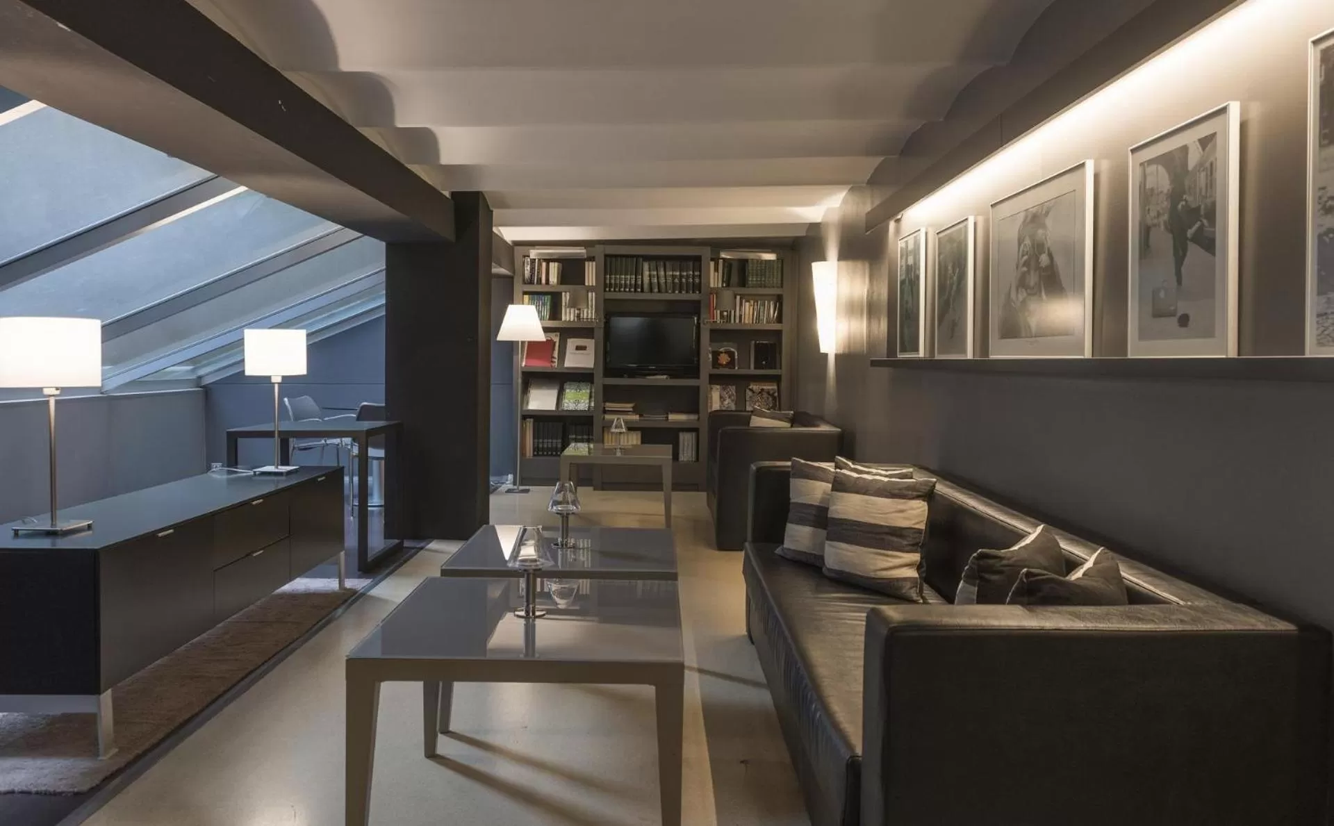 Communal lounge/ TV room in Hotel Actual