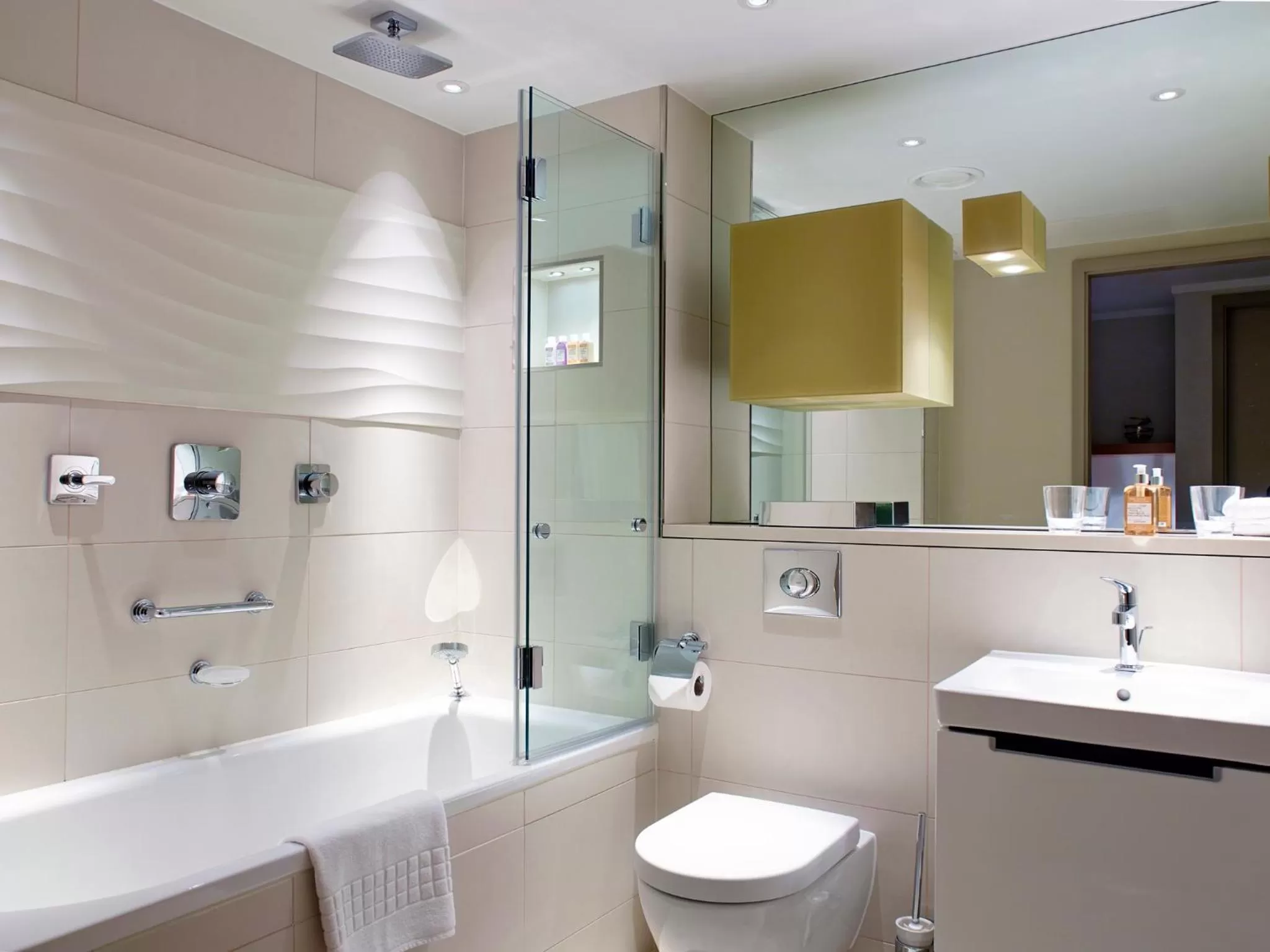 Toilet in Cheval Three Quays at The Tower of London