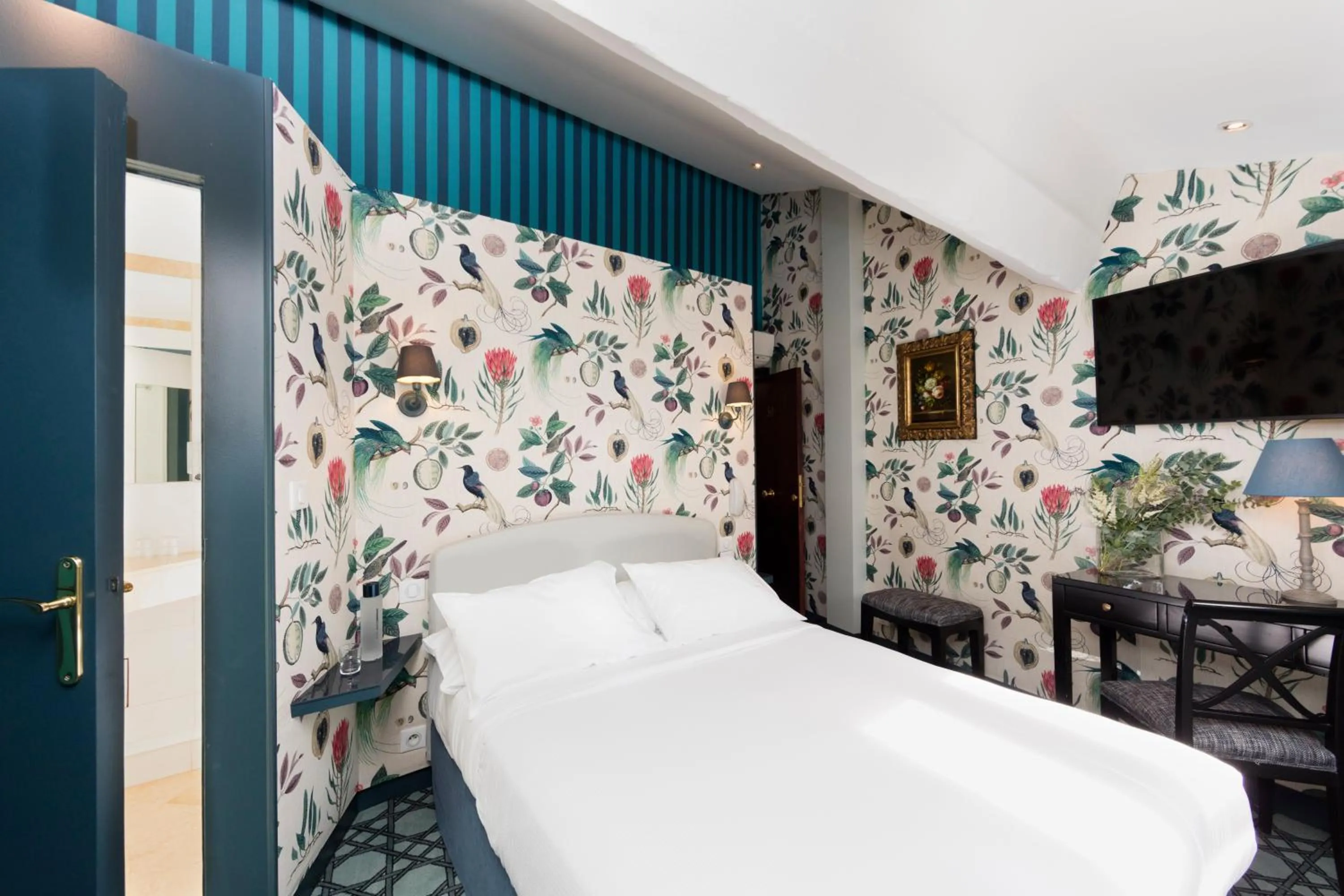 Photo of the whole room, Bed in Hôtel Saint Germain