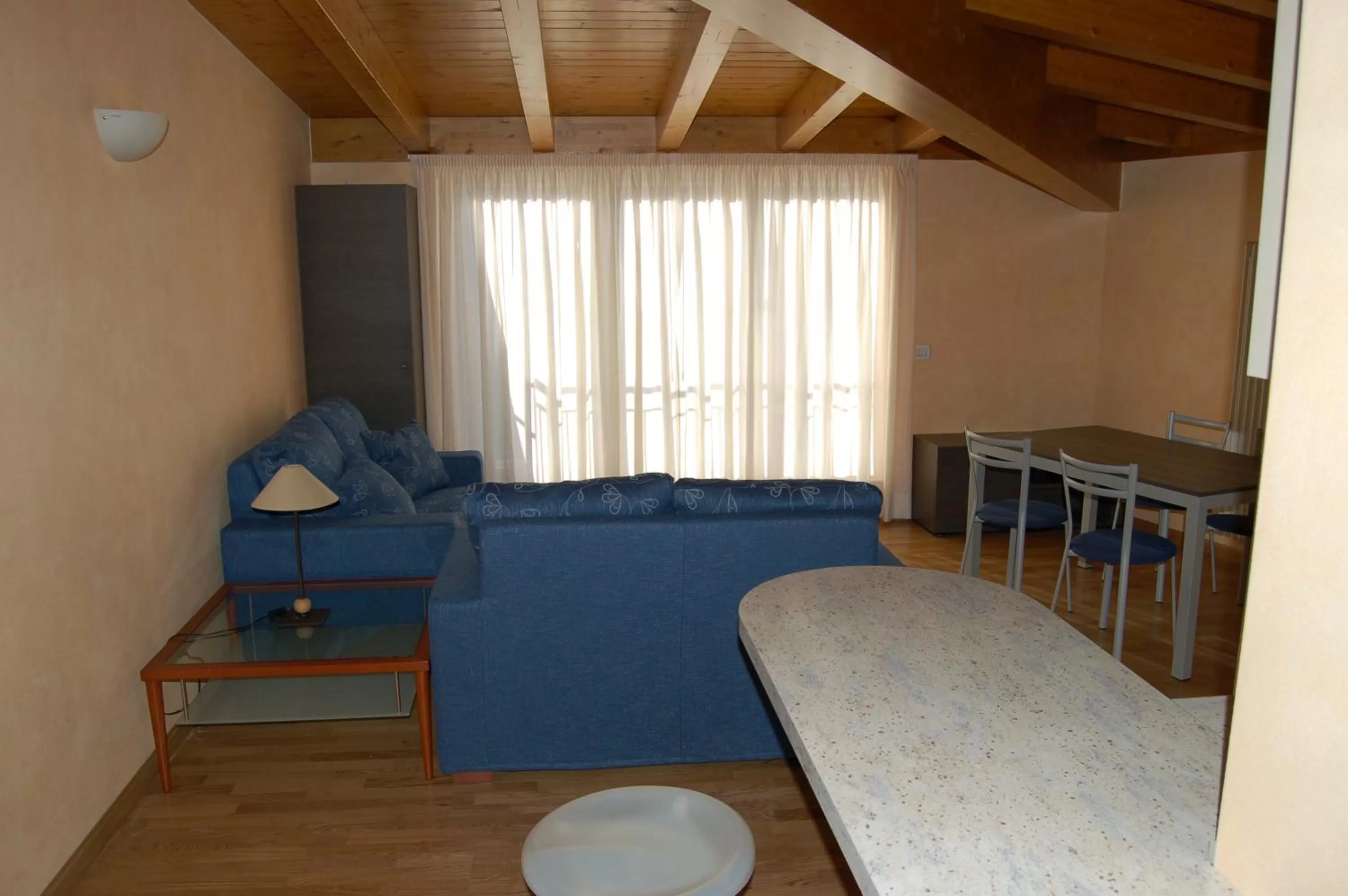 Kitchen or kitchenette, Bed in Hotel Concordia