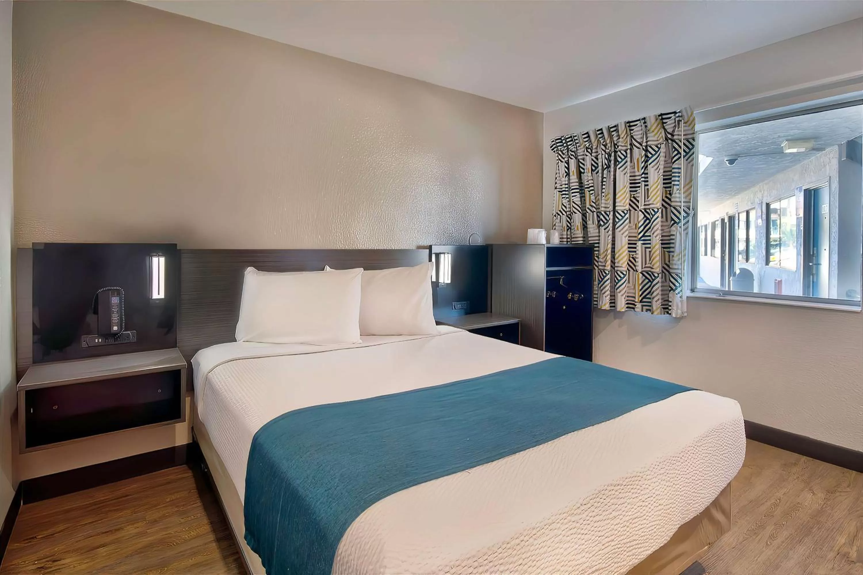 Bedroom in Motel 6-Palmdale, CA