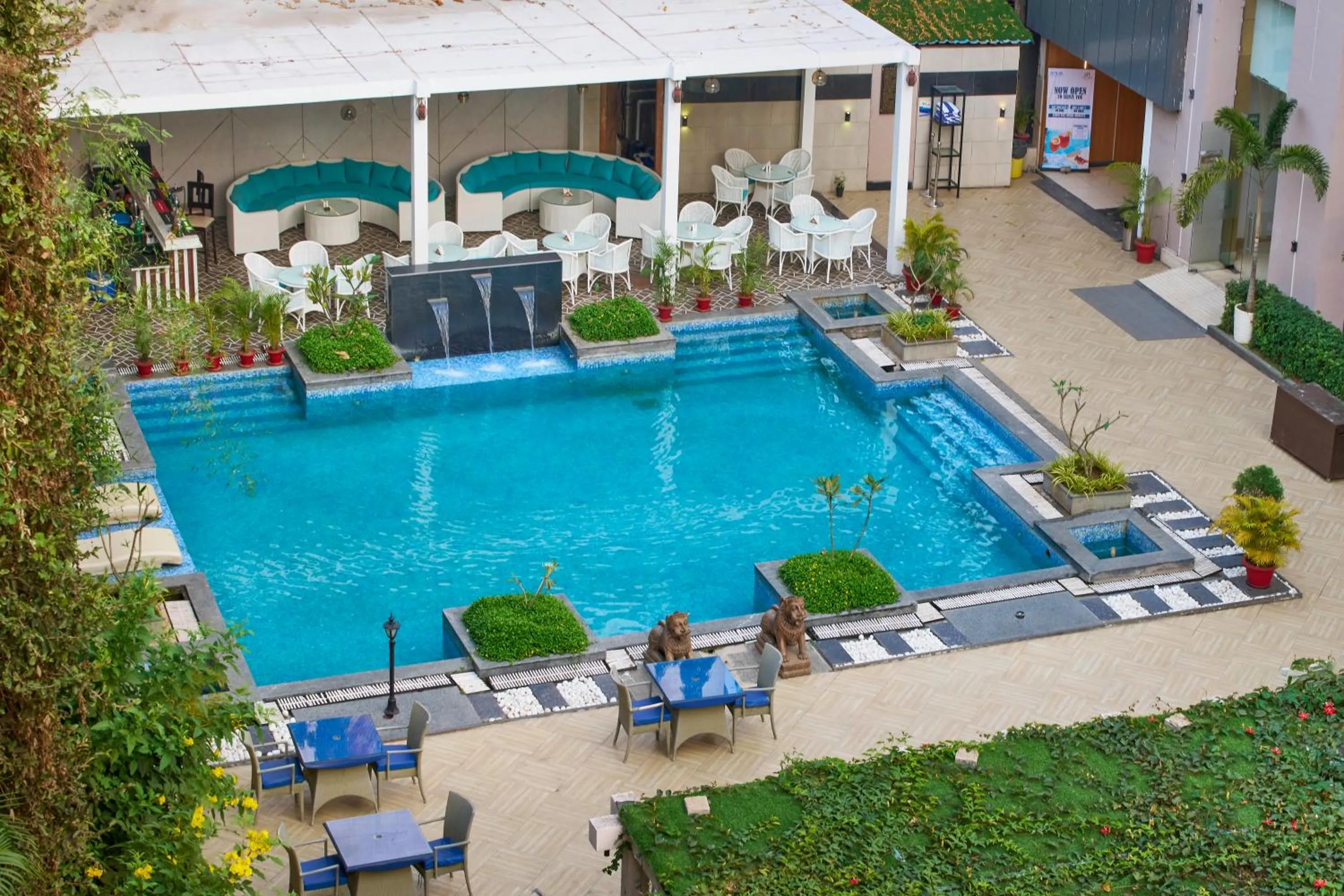 Swimming pool in Hotel Hindusthan International, Bhubaneswar
