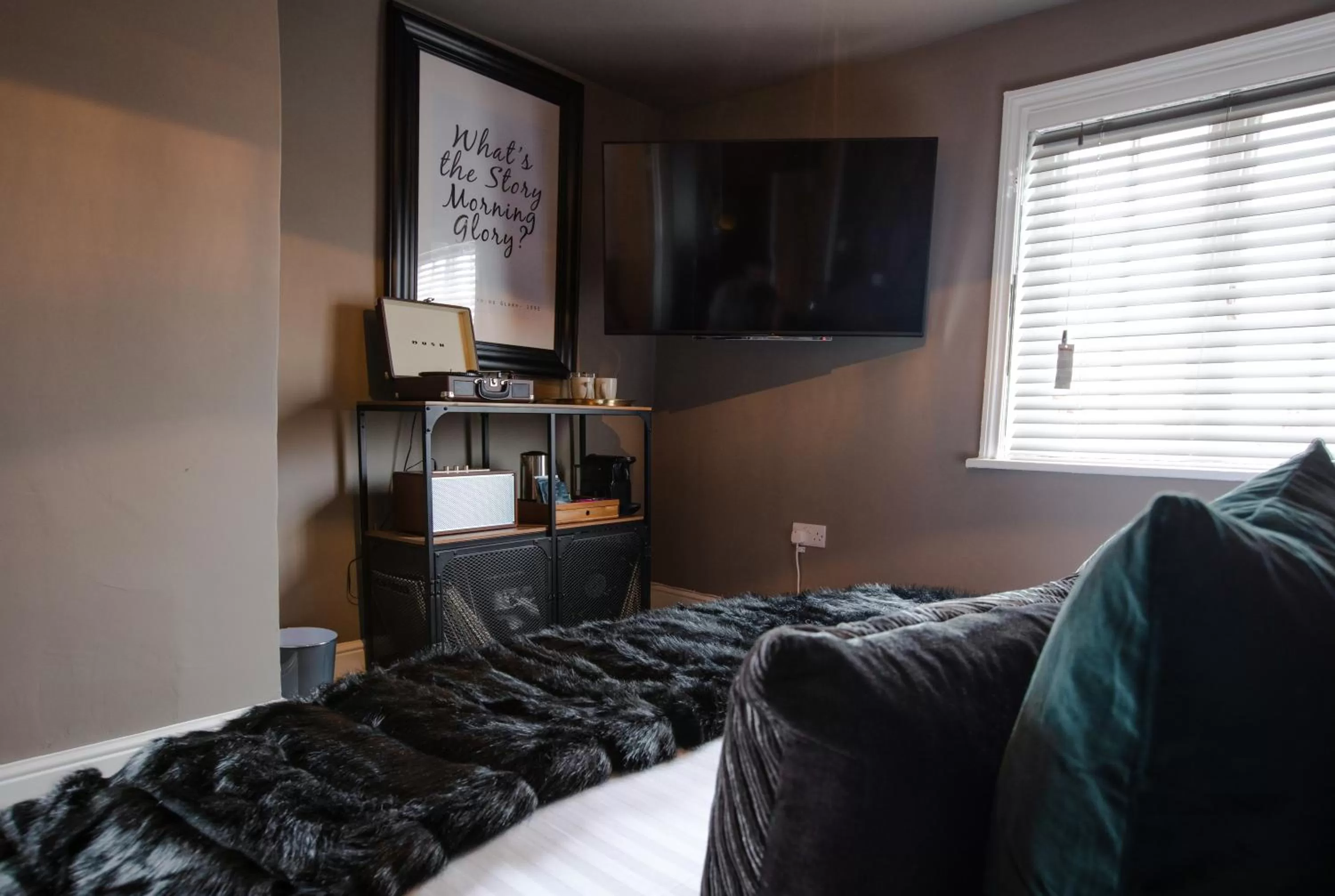 Bed in The Wheatsheaf Pub, Kitchen & Rooms