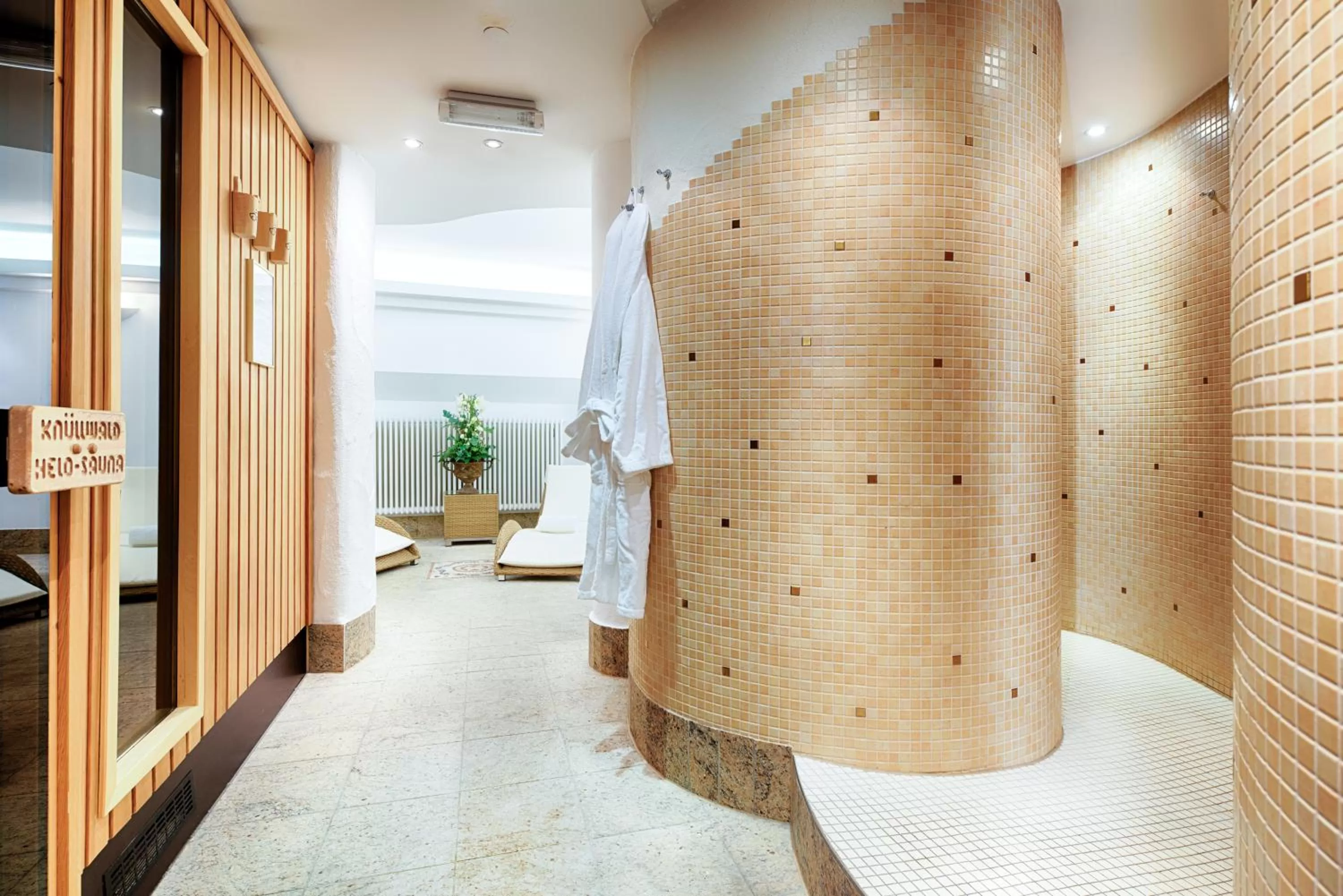 Spa and wellness centre/facilities in Hotel Villa Geyerswörth