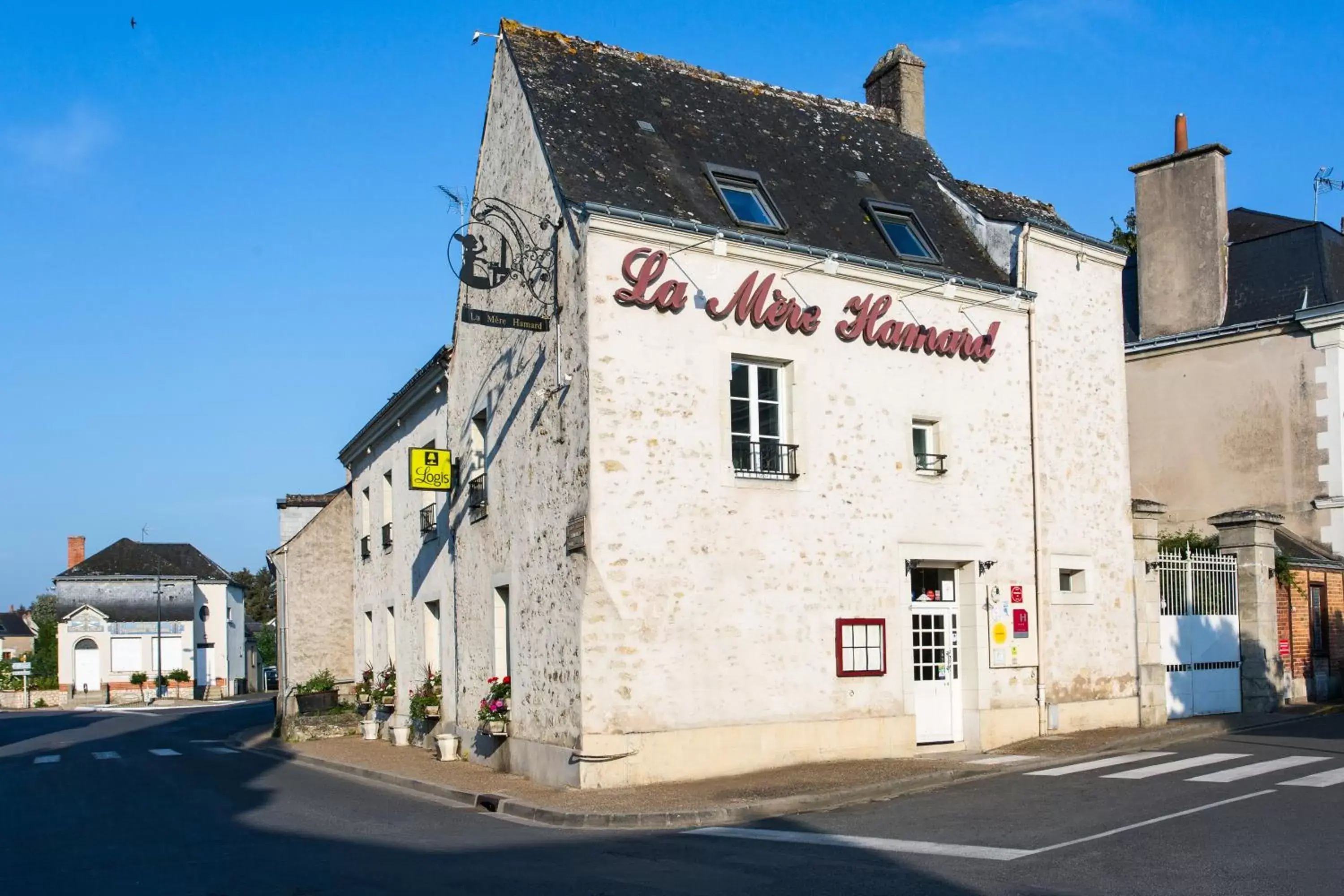 Logis Hôtels Restaurant La Mère Hamard Logis Hôtels Restaurant La Mère Hamard