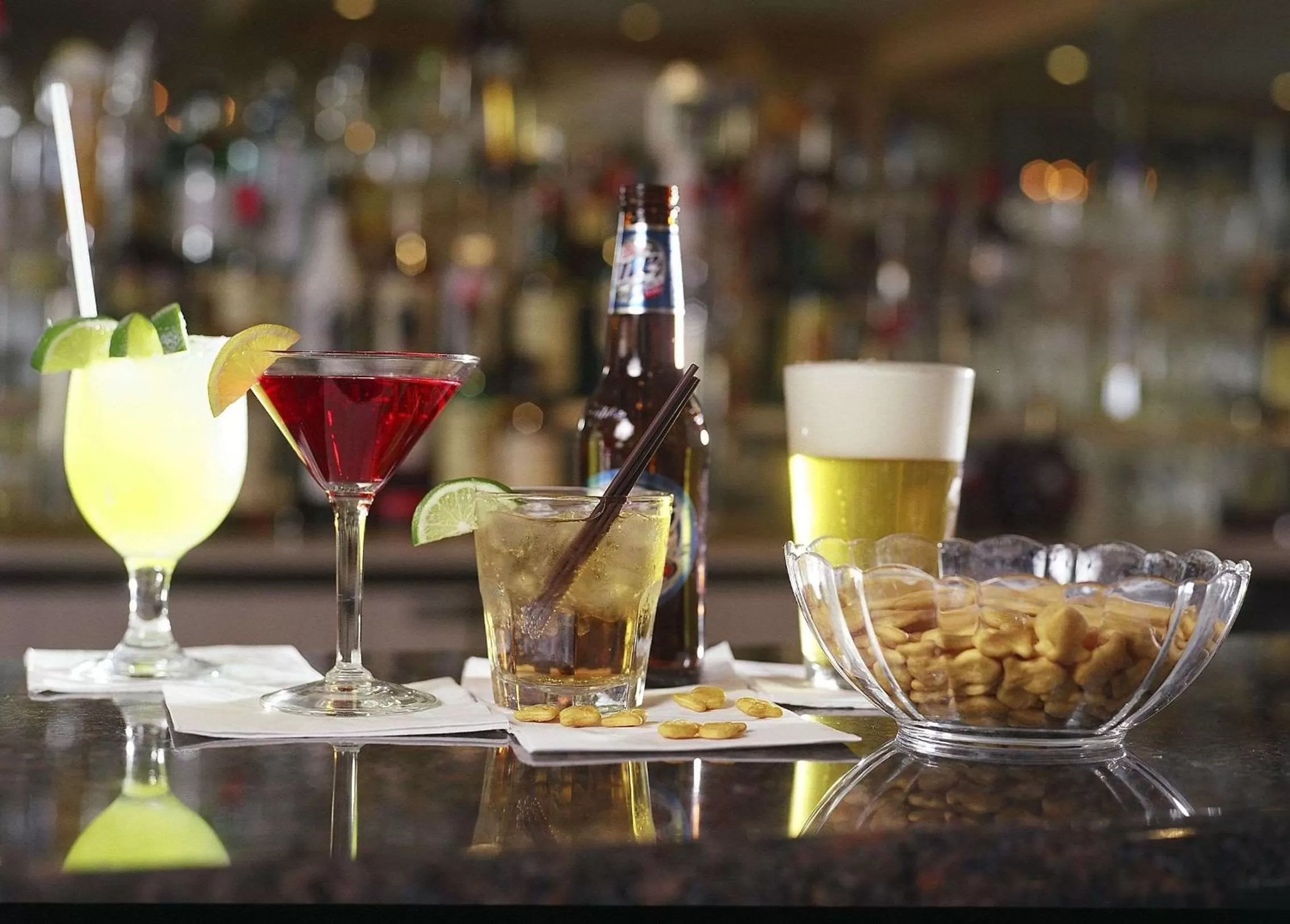 Dining area in Embassy Suites by Hilton Dallas Market Center
