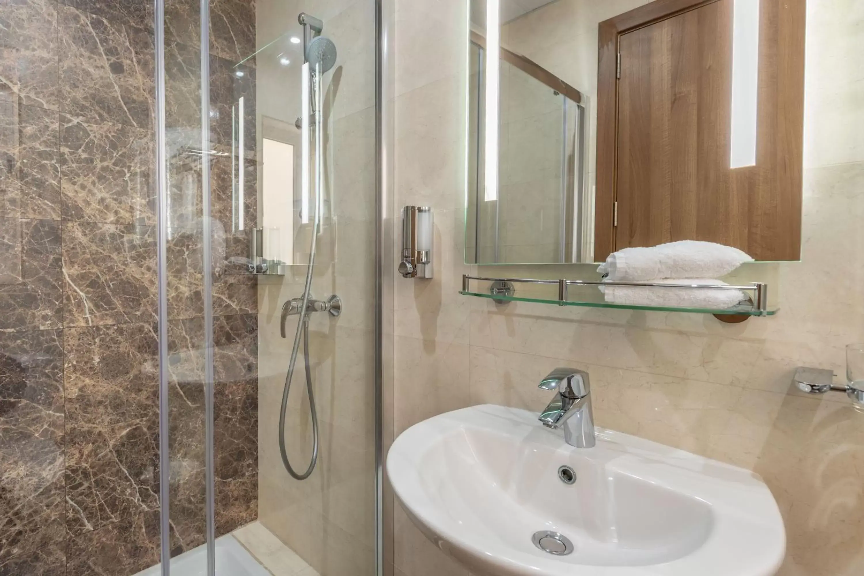 Quadruple Room in Dun Gorg Guest House Quadruple Room in Dun Gorg Guest House