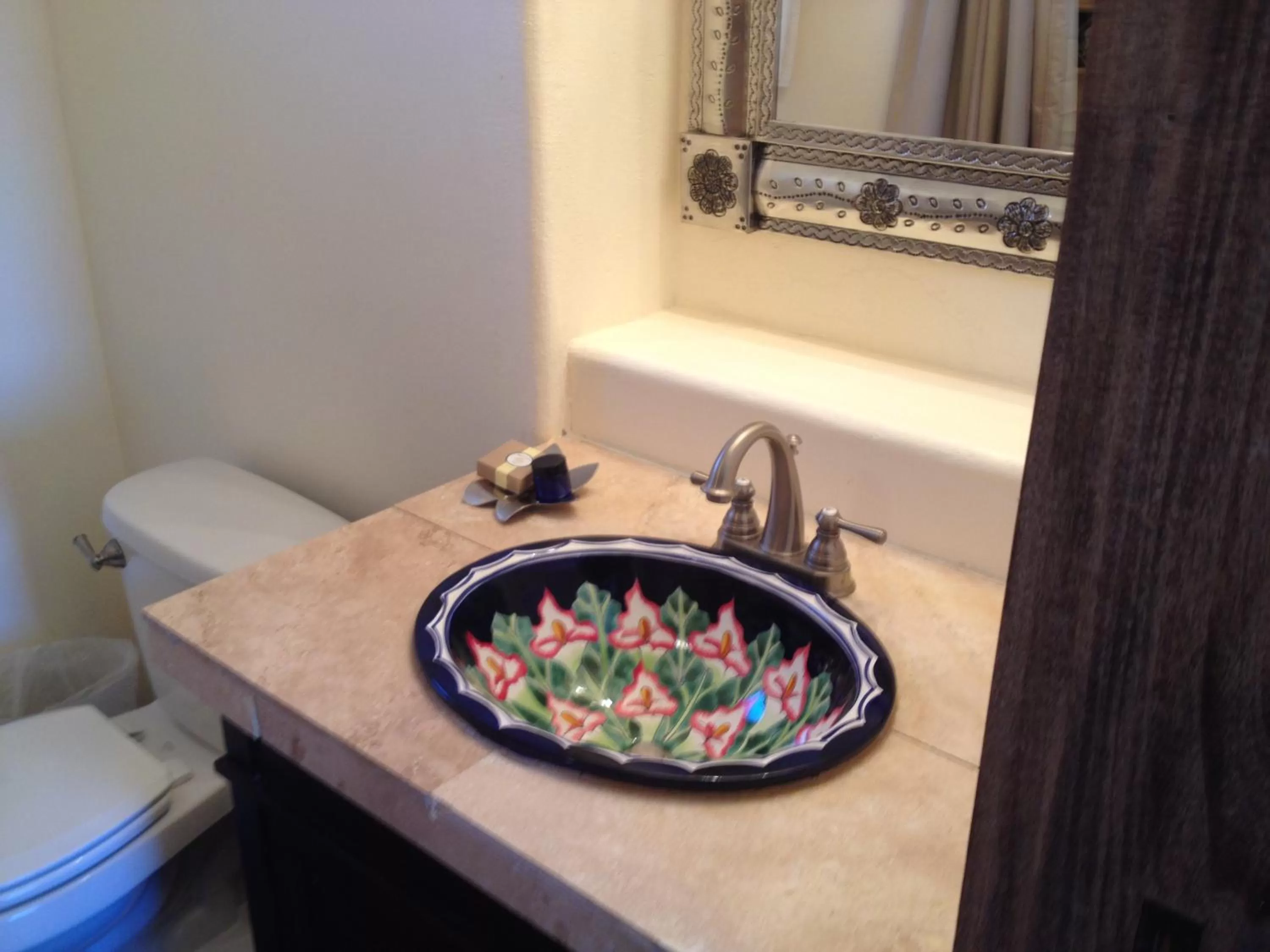 Bathroom in La Posada Pintada