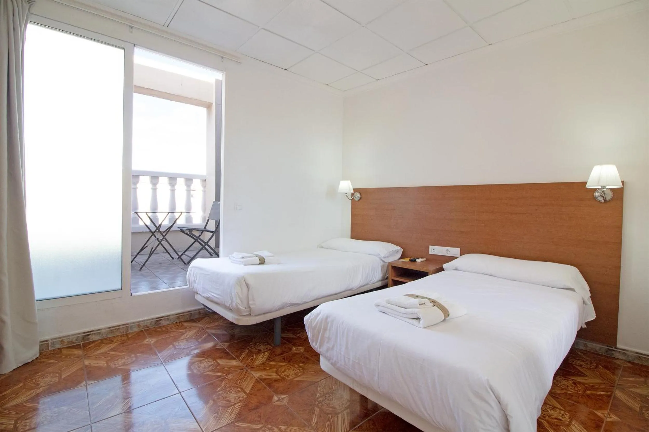 Balcony/Terrace, Bed in Hotel Sagunto