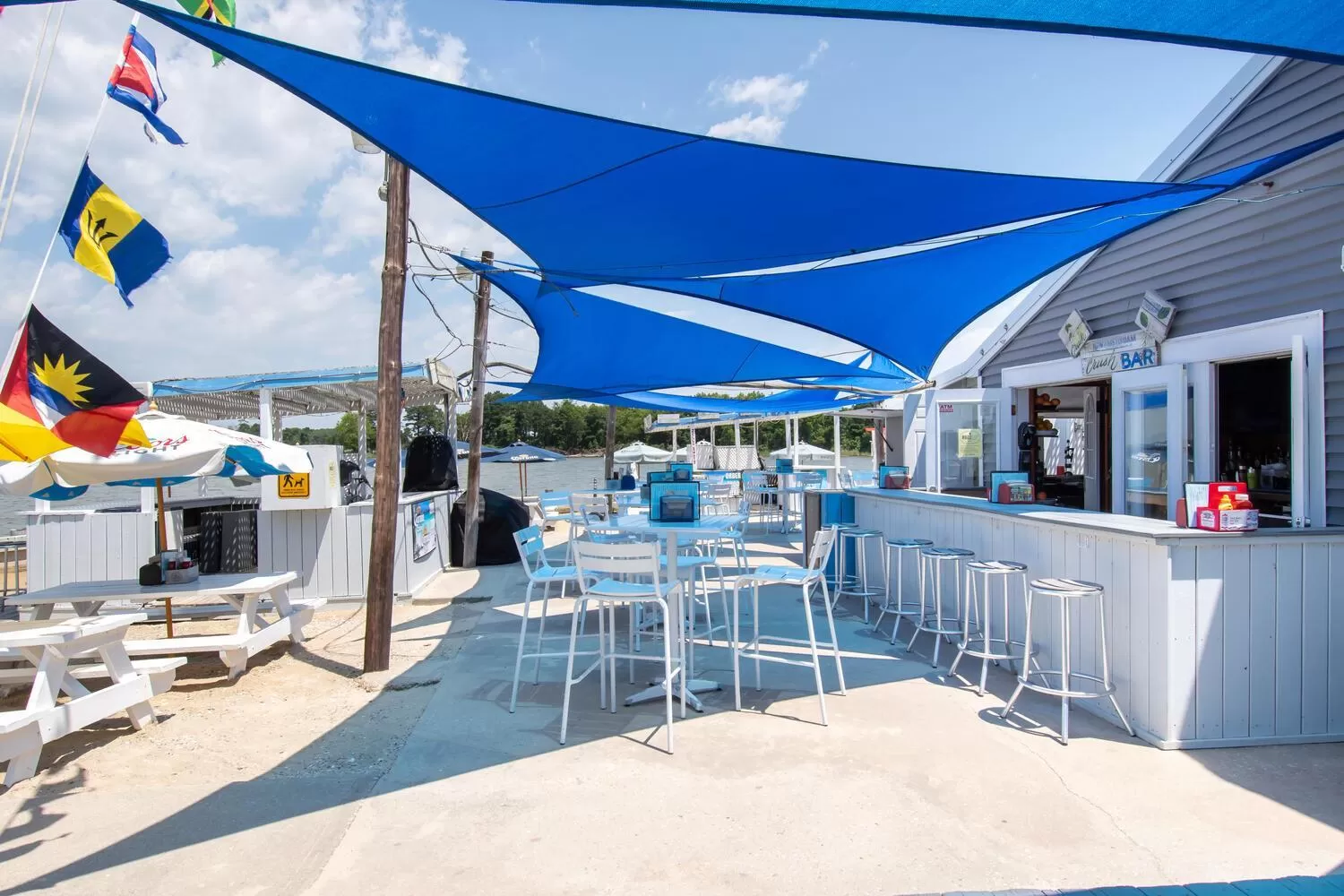 Restaurant/places to eat in Lowes Wharf Marina Inn