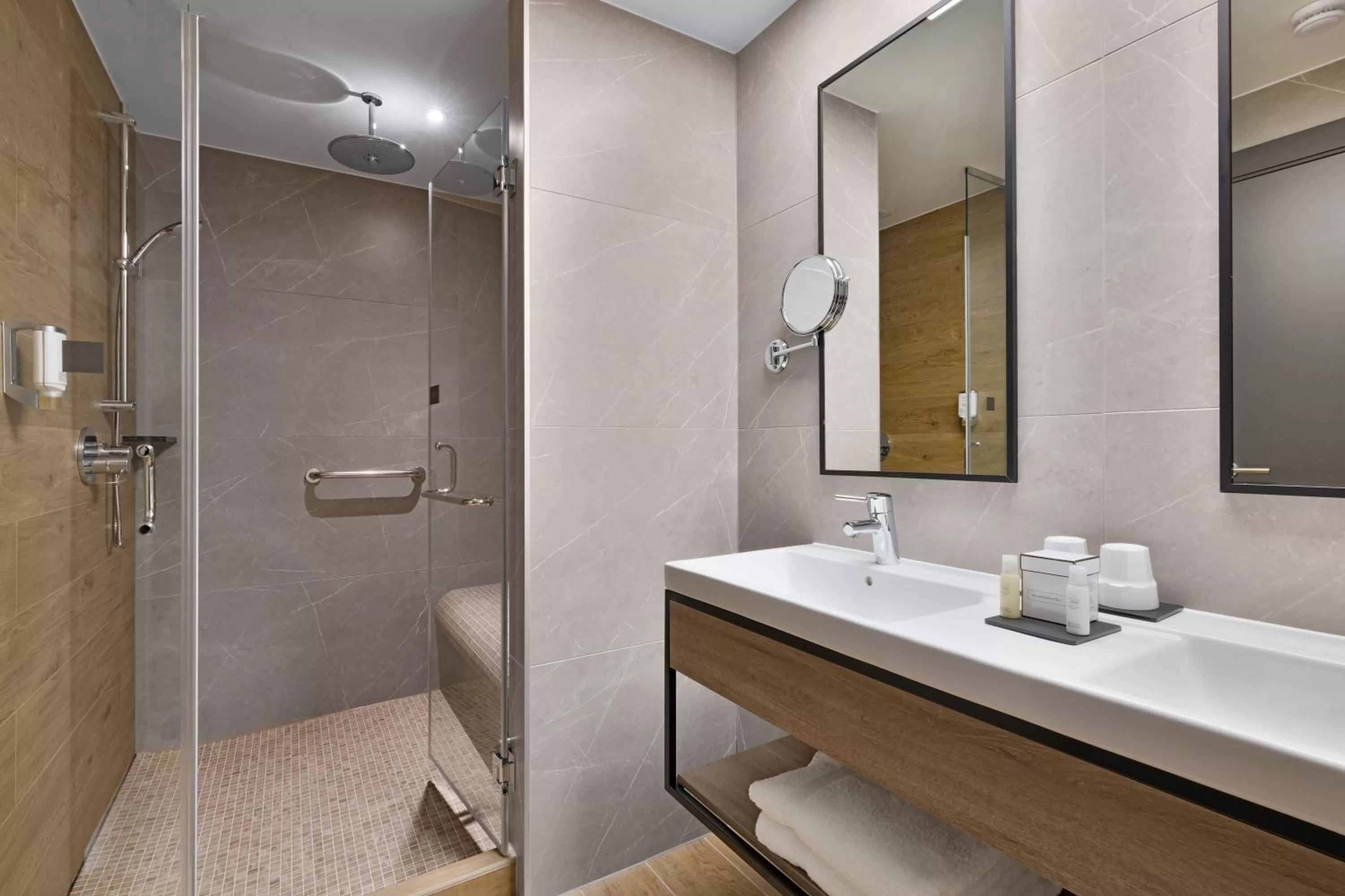 Bathroom in Riu Plaza London Victoria