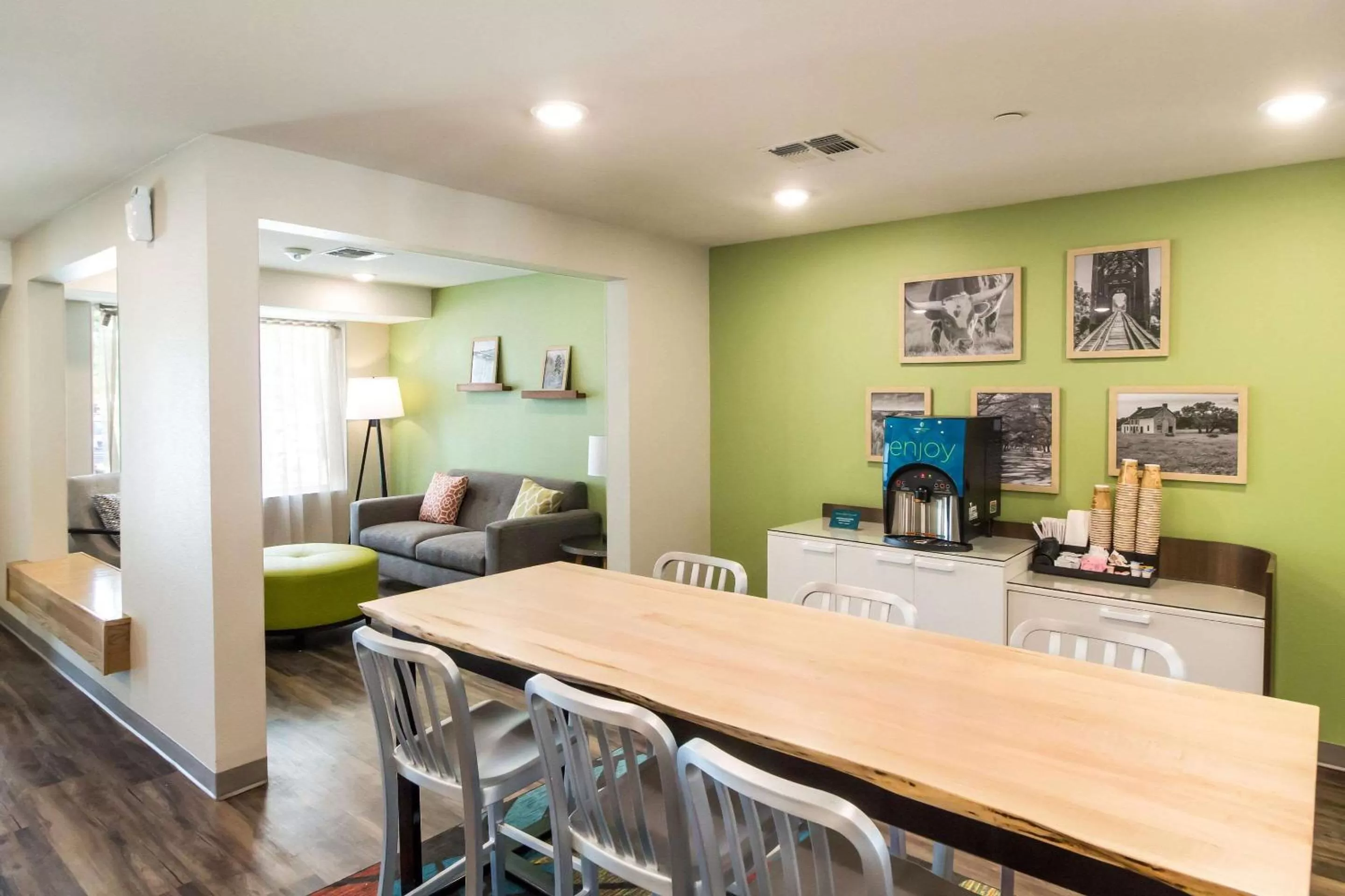 Lobby or reception in WoodSpring Suites Lake Jackson