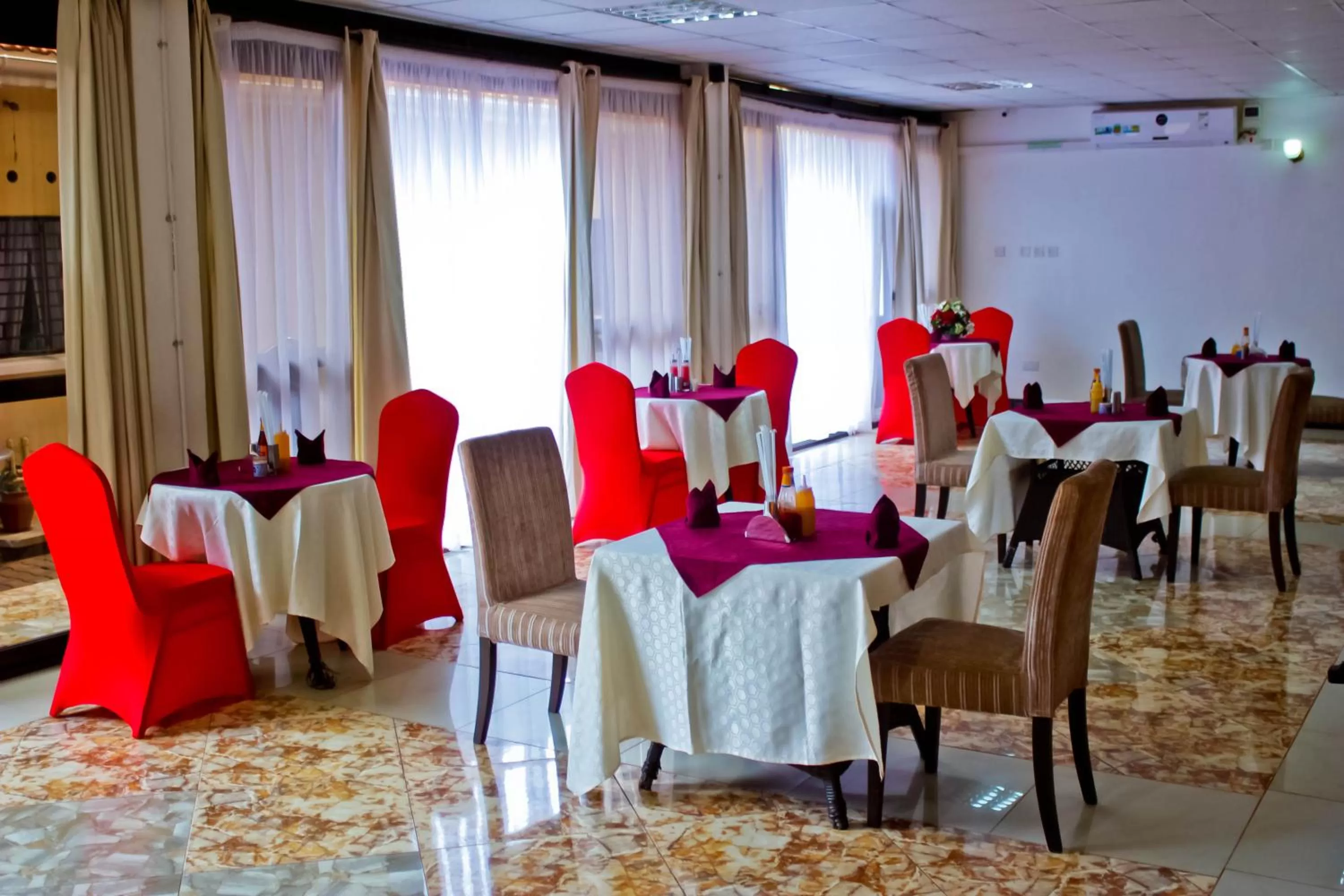 Restaurant/Places to Eat in Al-Nisaa Hotel and Spa