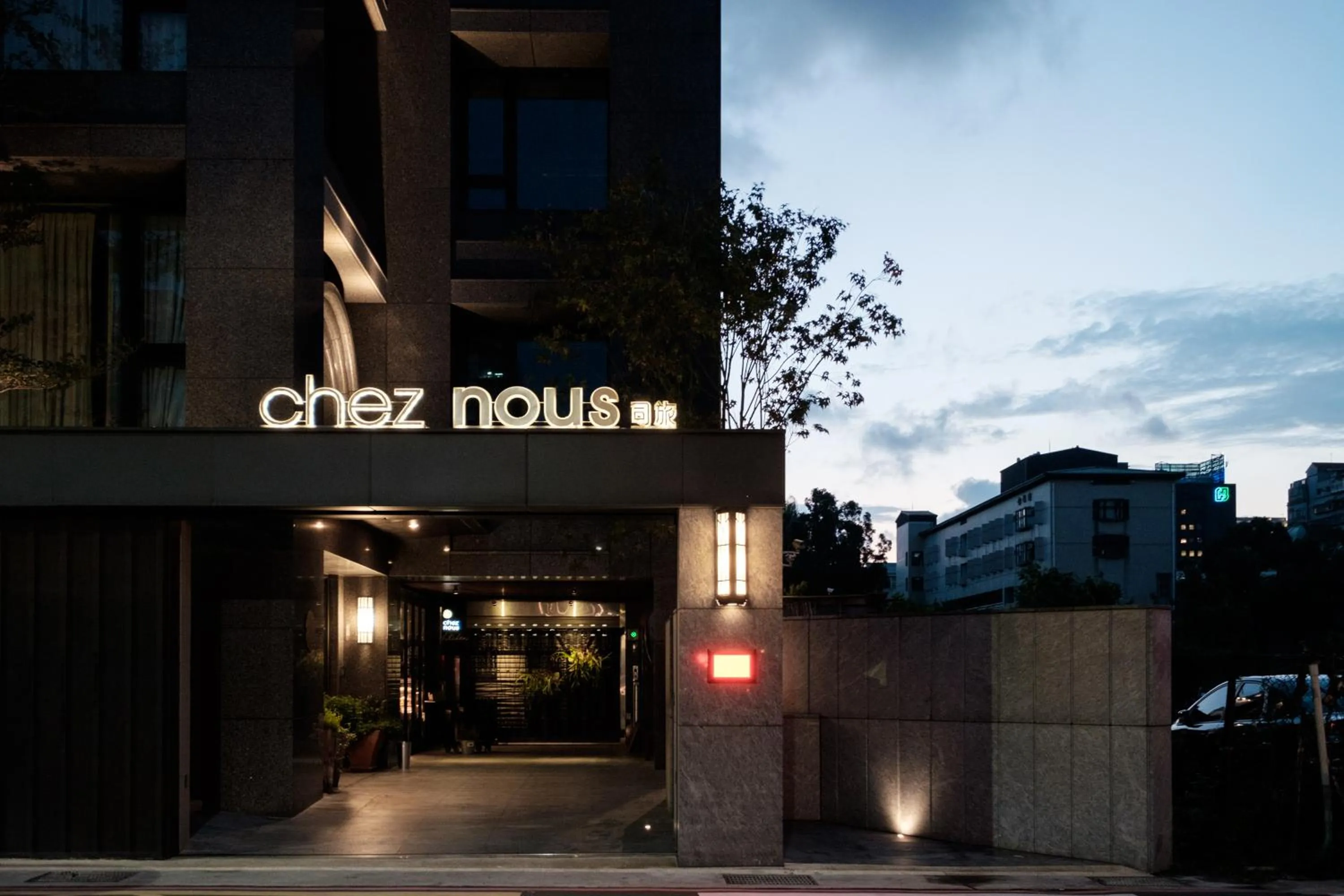 Facade/entrance in Chez Nous