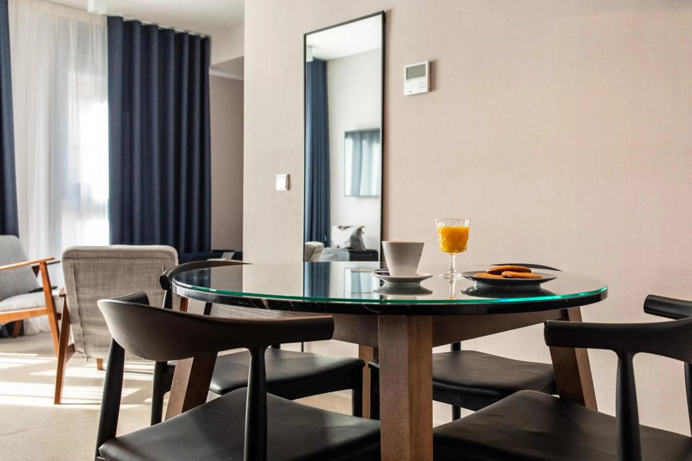 Dining area in Ramirez Flats Valencia