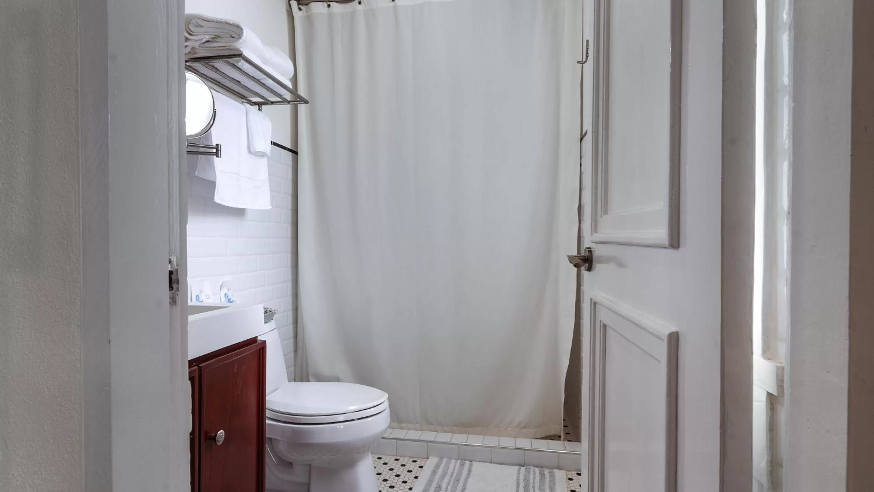 Toilet in Casa Wilson Inn