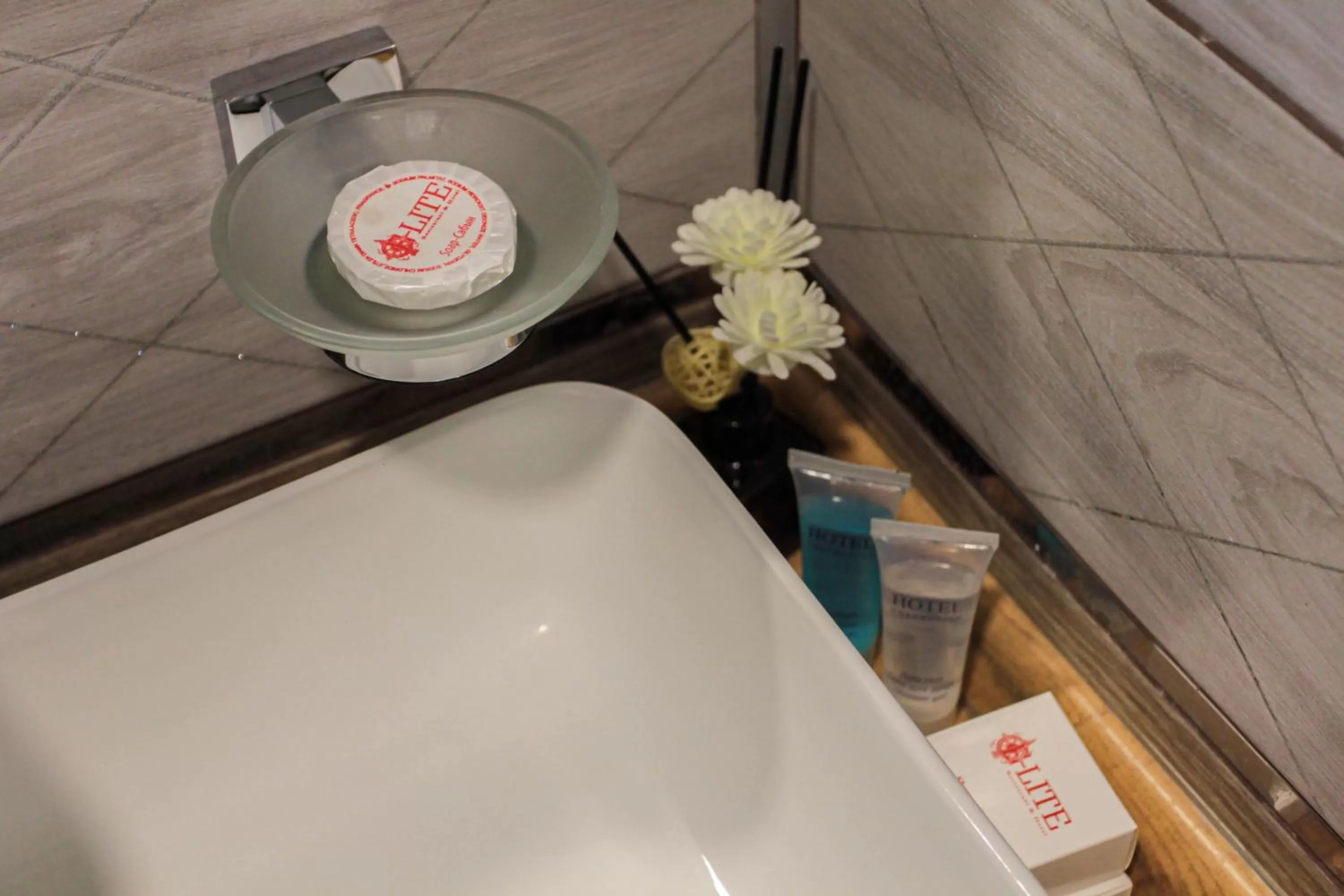 Bathroom in E-lite& Meatador