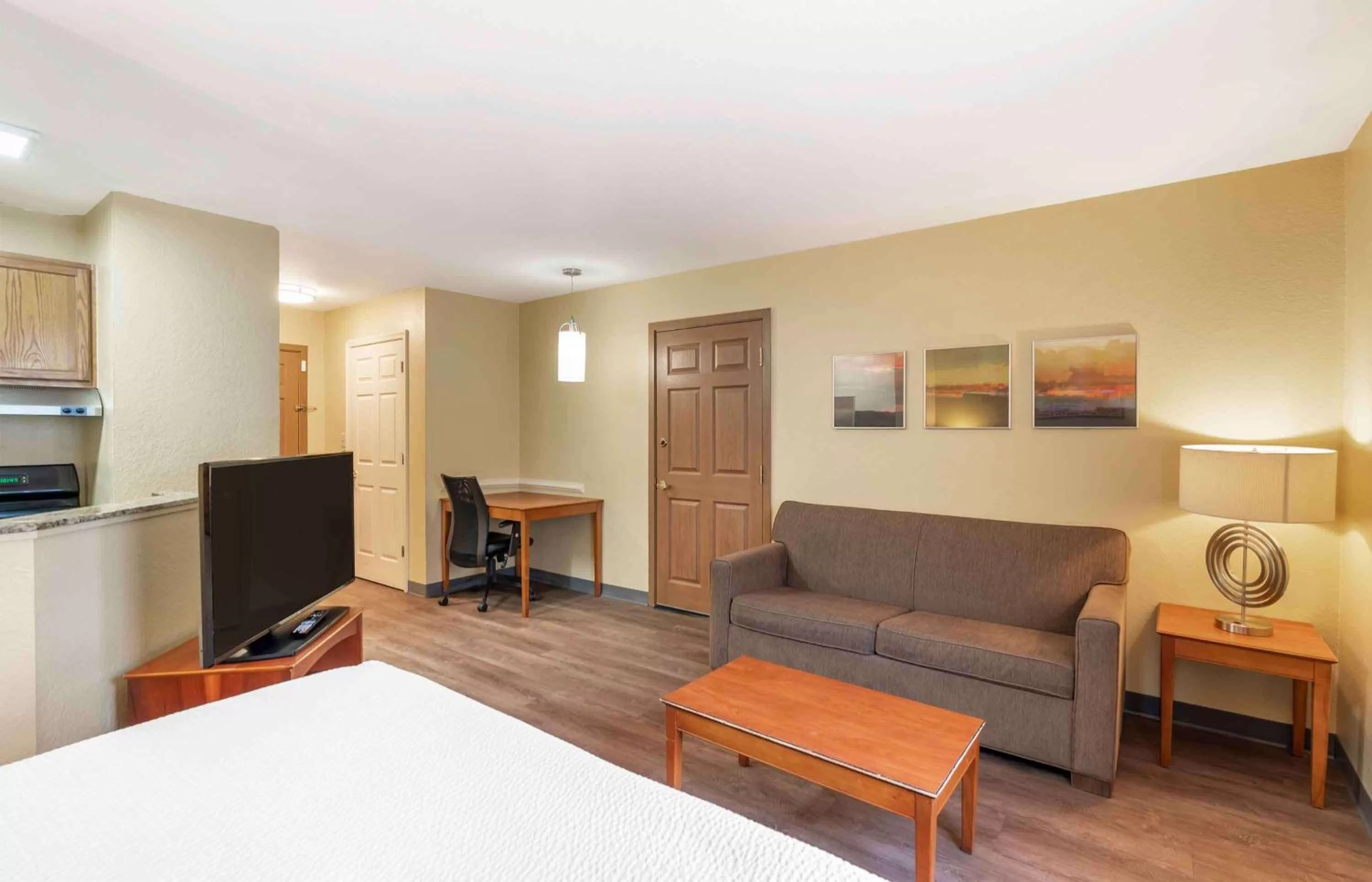 Bedroom, Bed in Extended Stay America Suites - Norfolk - Virginia Beach