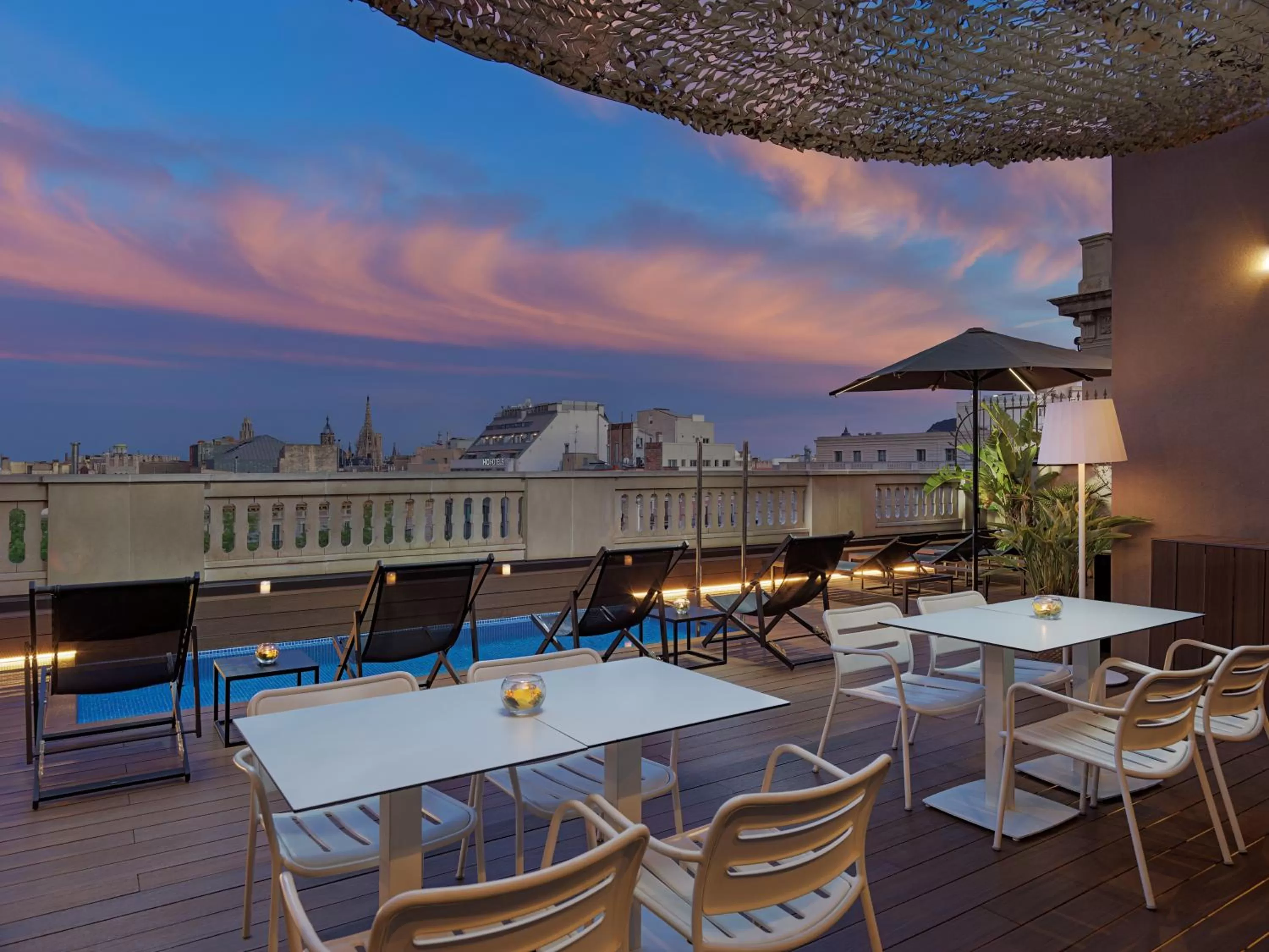 Restaurant/places to eat in H10 Urquinaona Plaza