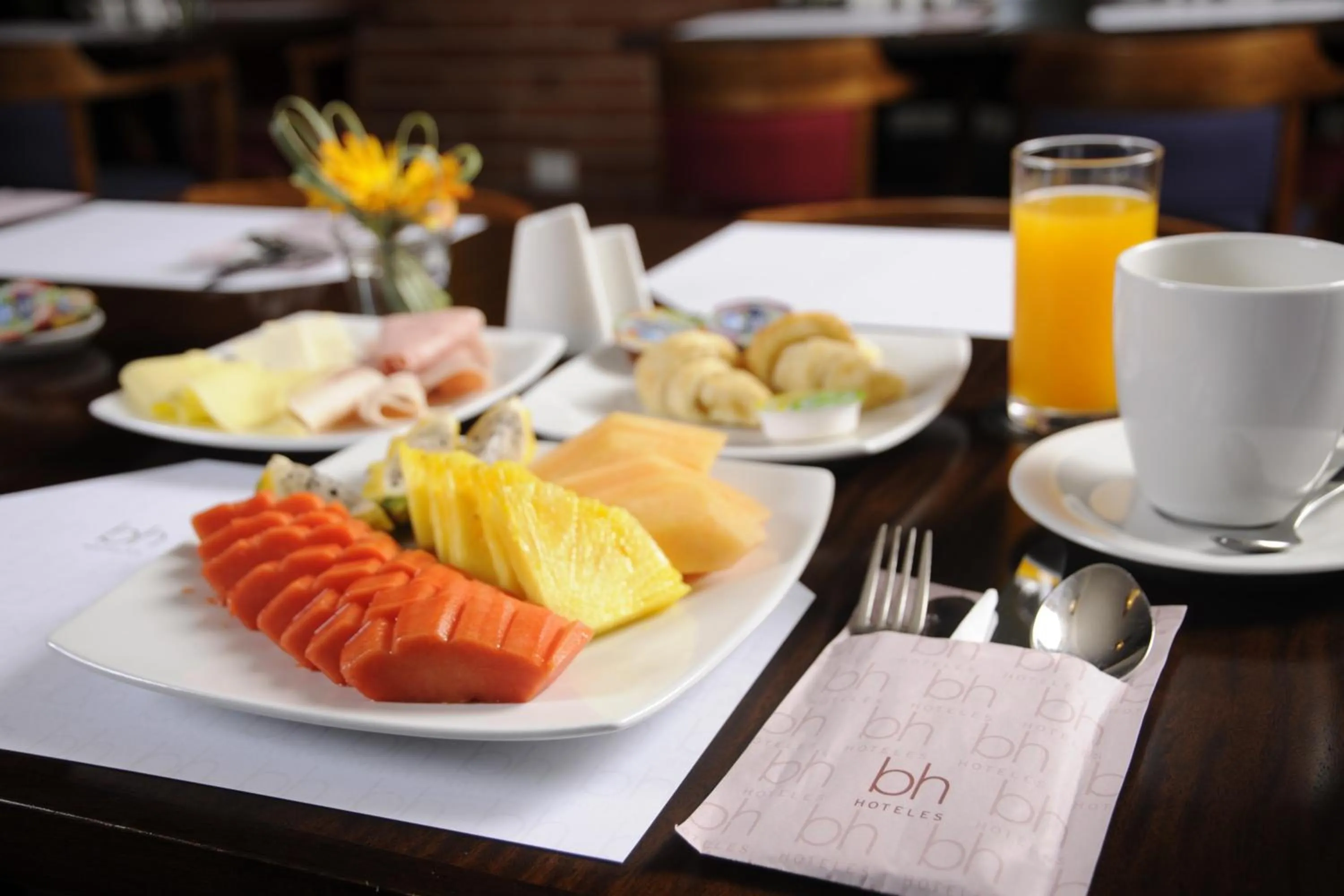 American breakfast in Mercure Bogota BH Zona Financiera