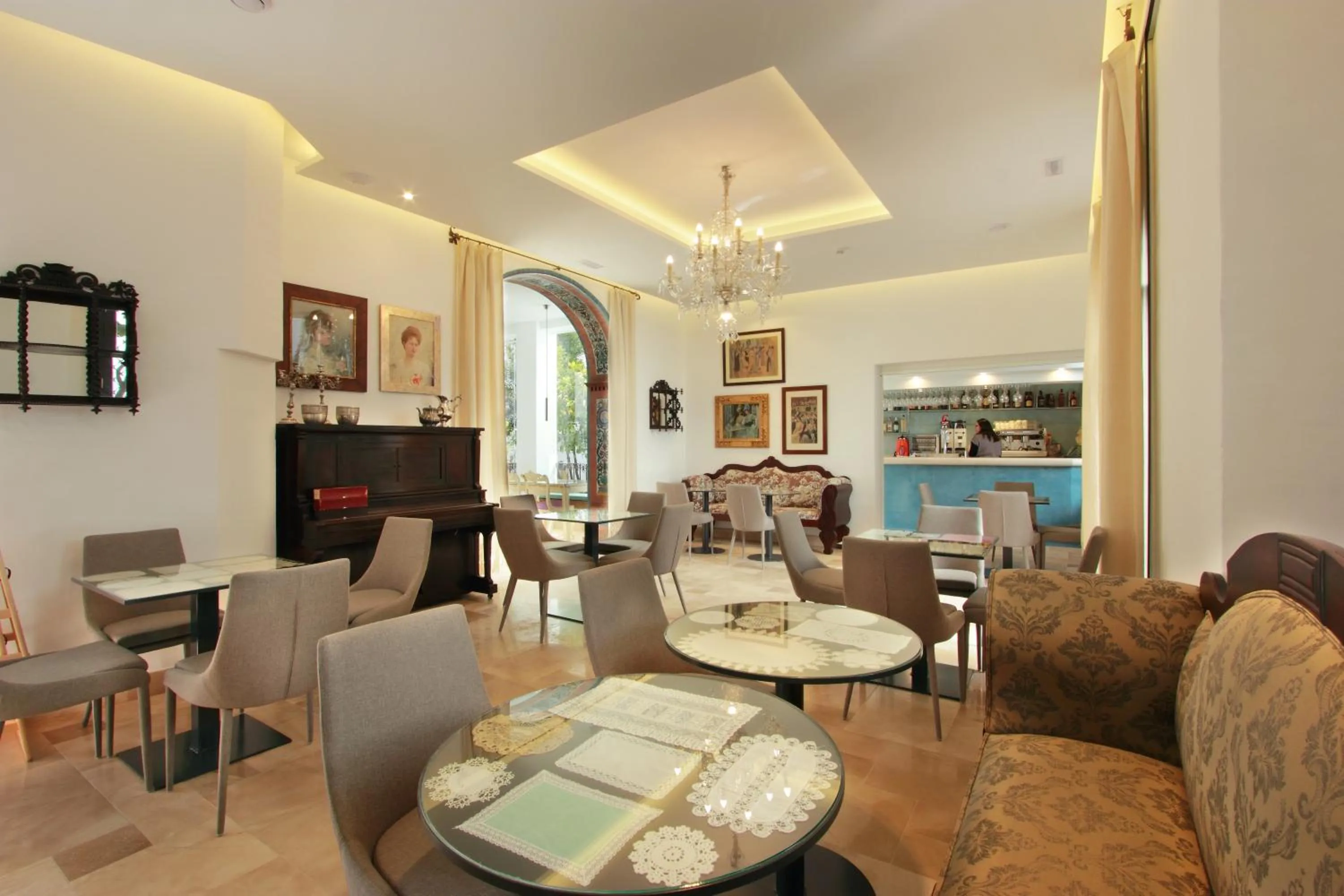 Restaurant/places to eat in Hotel Patria Chica