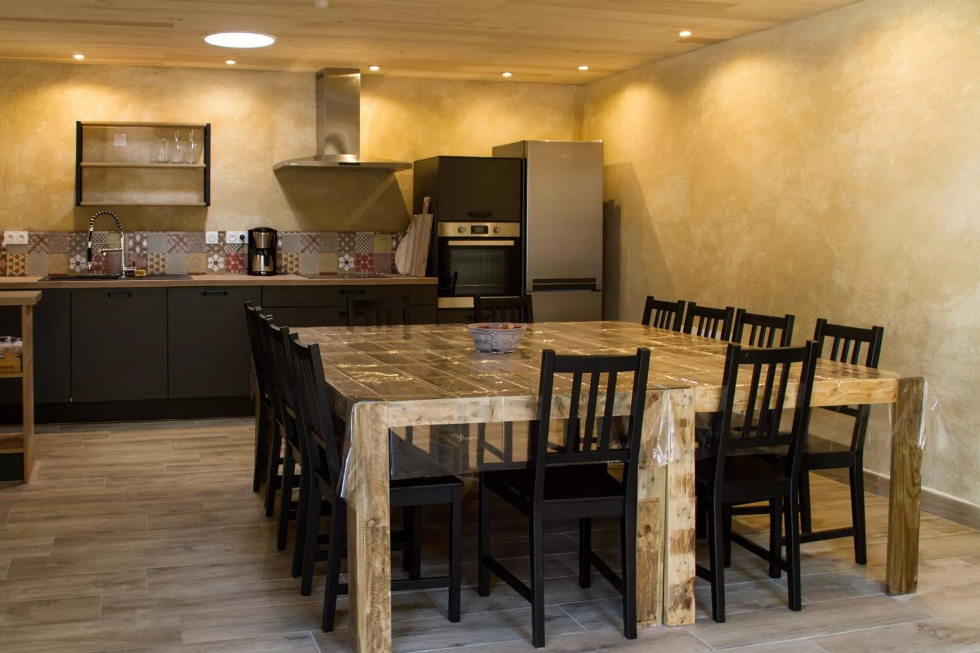 Kitchen or kitchenette in Le Puy Carmin - Chambre d'hôtes avec jacuzzi