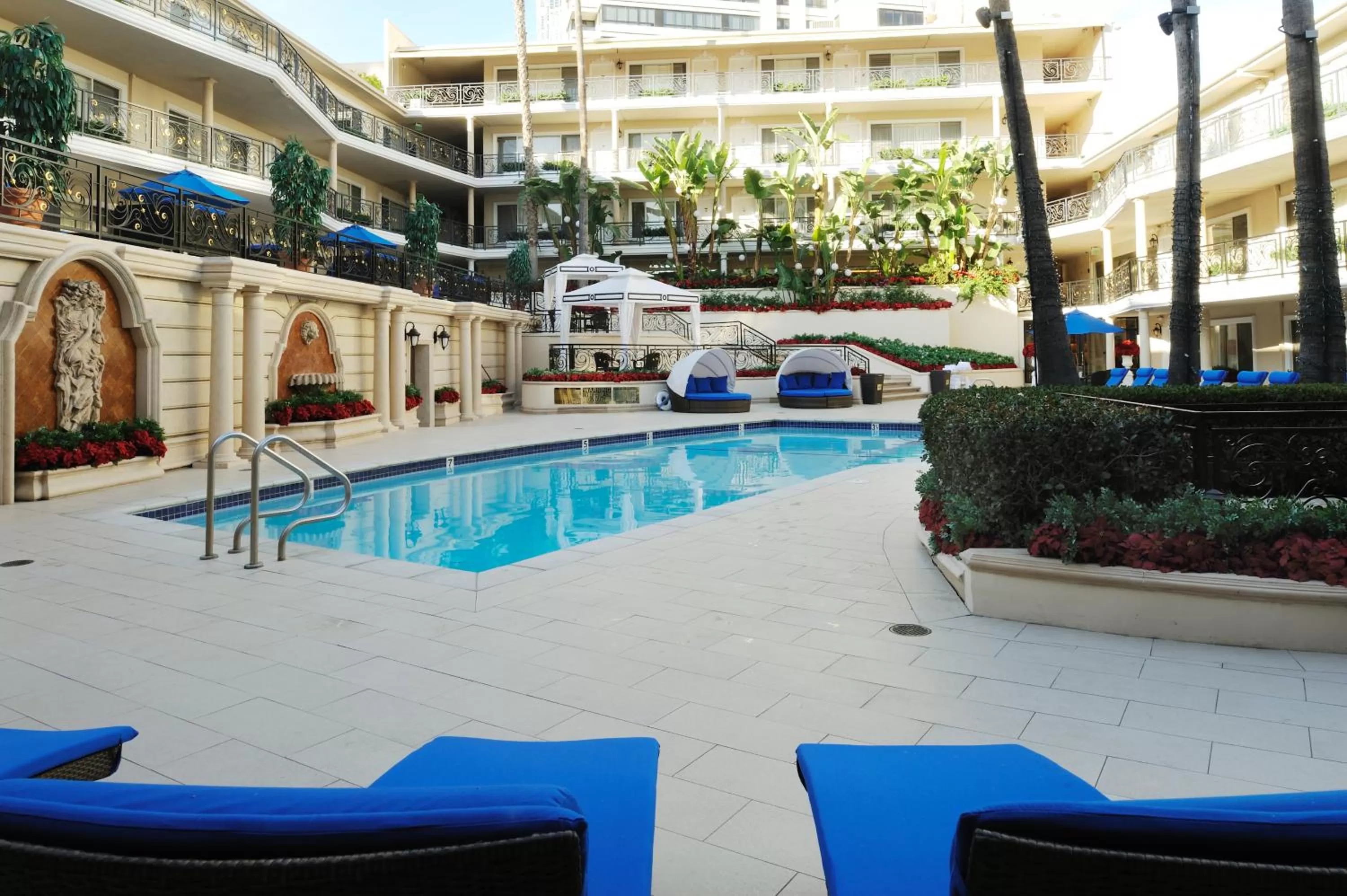 Swimming pool in Beverly Hills Plaza Hotel & Spa