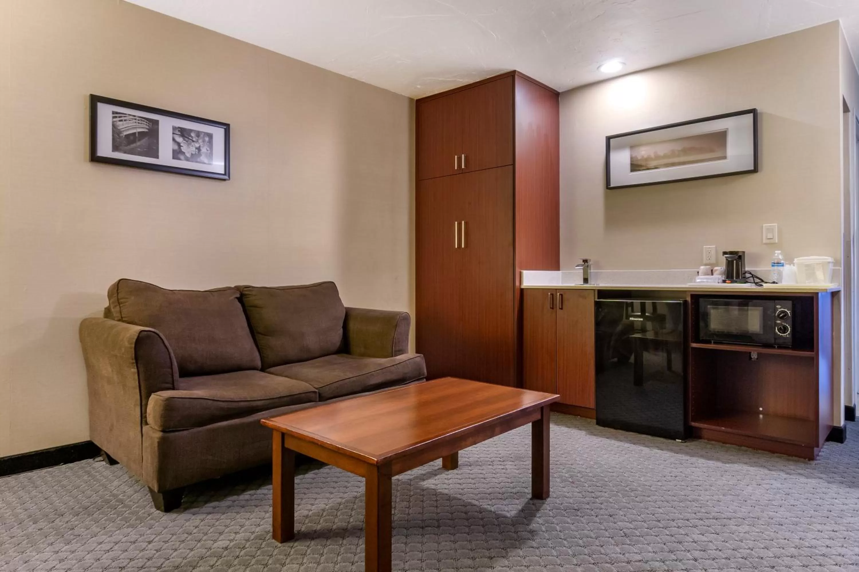 Living room in Comfort Inn Kent - Seattle